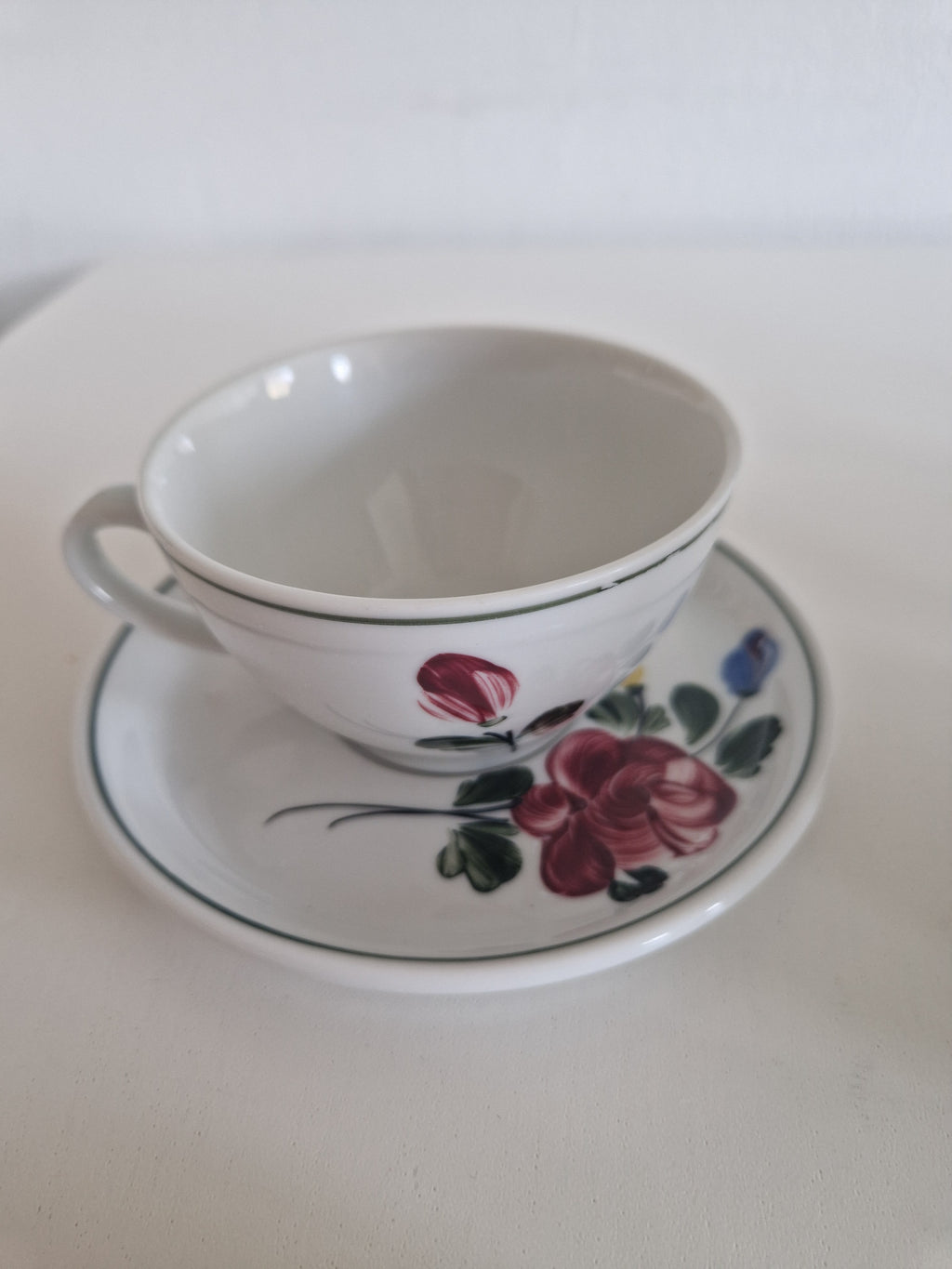 Lilien Porzellan Austria Breakfast Set for Two – Hand-Painted Folk Rose Pattern | Underglaze | 7 Pieces: 2 Cups, 2 Saucers, 2 Plates, 1 Milk Jug
