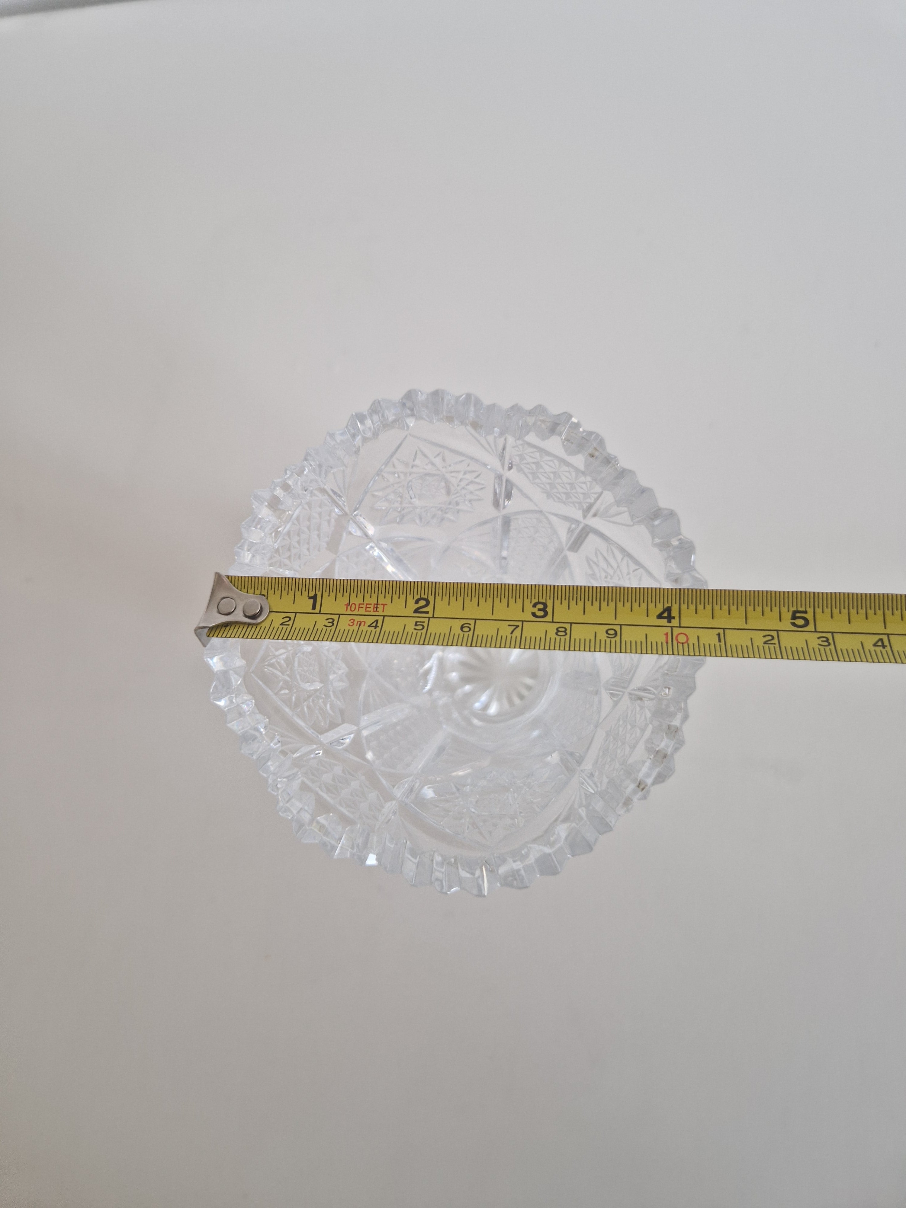 Vintage Bohemian Cut Crystal Hourglass Vase – Pinwheel Star, Diamond & Floral Engraving | Scalloped Rim | 18 cm | Czech Crystal