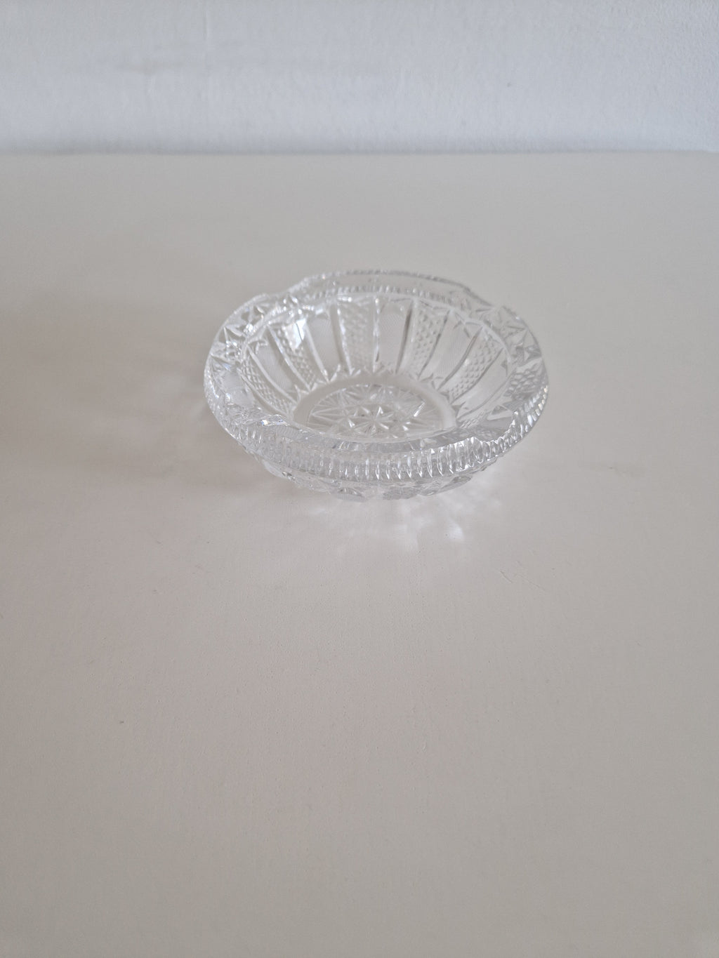 Coupe en cristal taillé vintage – Motif étoile, éventail et diamant | Bord perlé | env. 18 cm | Cristal européen du milieu du siècle