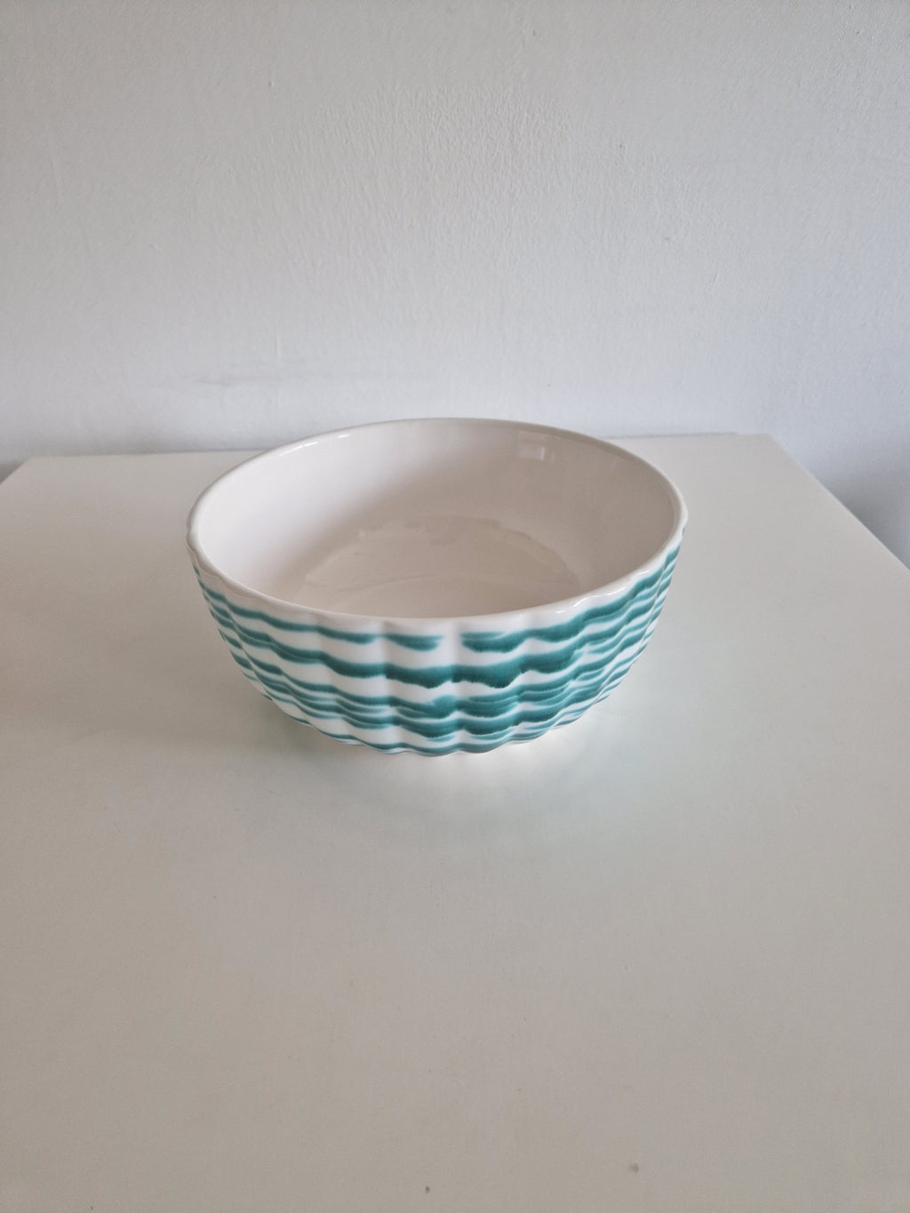 Gmunden Keramik Bowl – Green Wavy Stripe | Grüne Wellenband | approx. 22 cm | Austrian Folk Ceramics