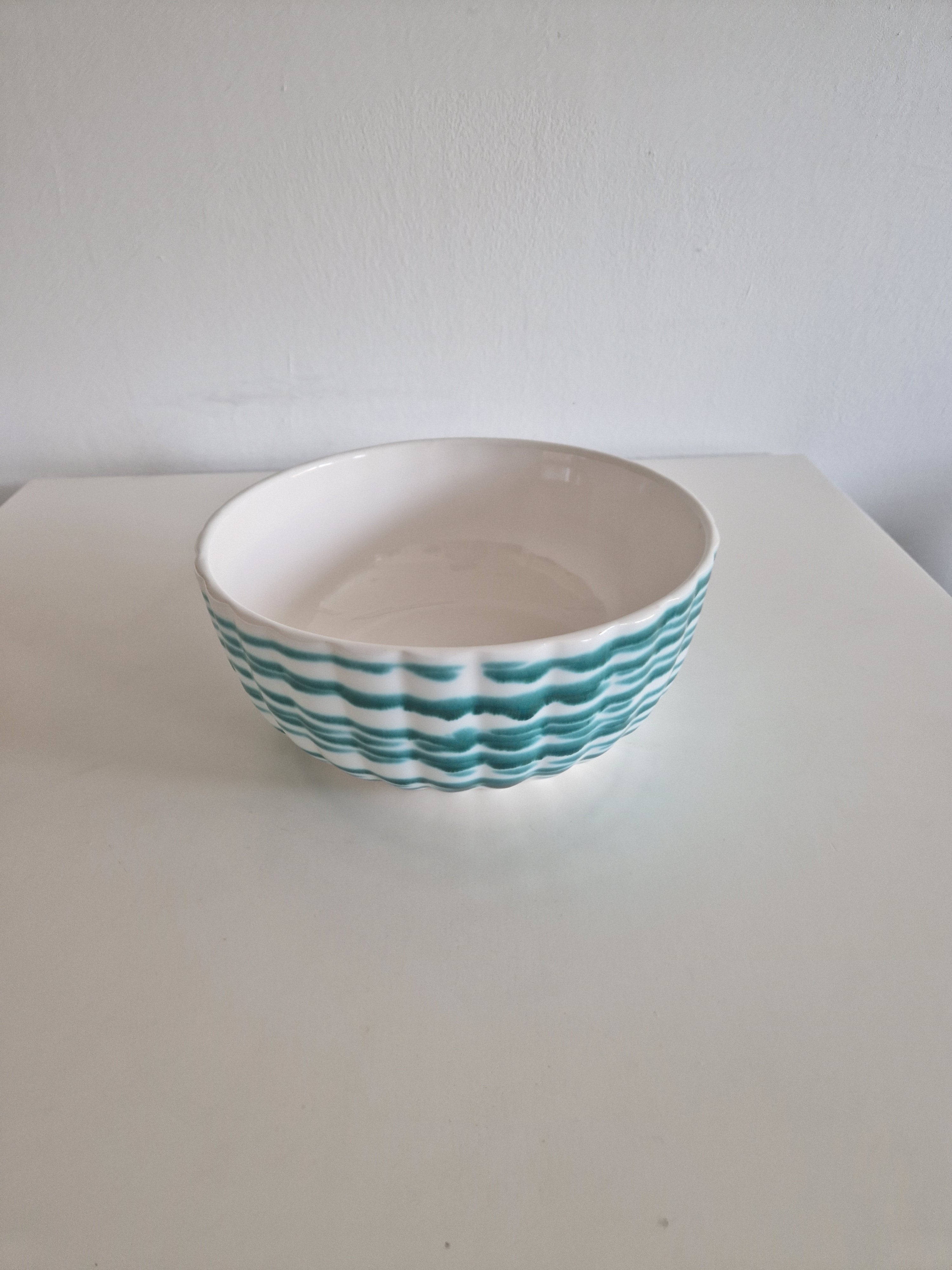 Gmunden Keramik Bowl – Green Wavy Stripe | Grüne Wellenband | approx. 22 cm | Austrian Folk Ceramics