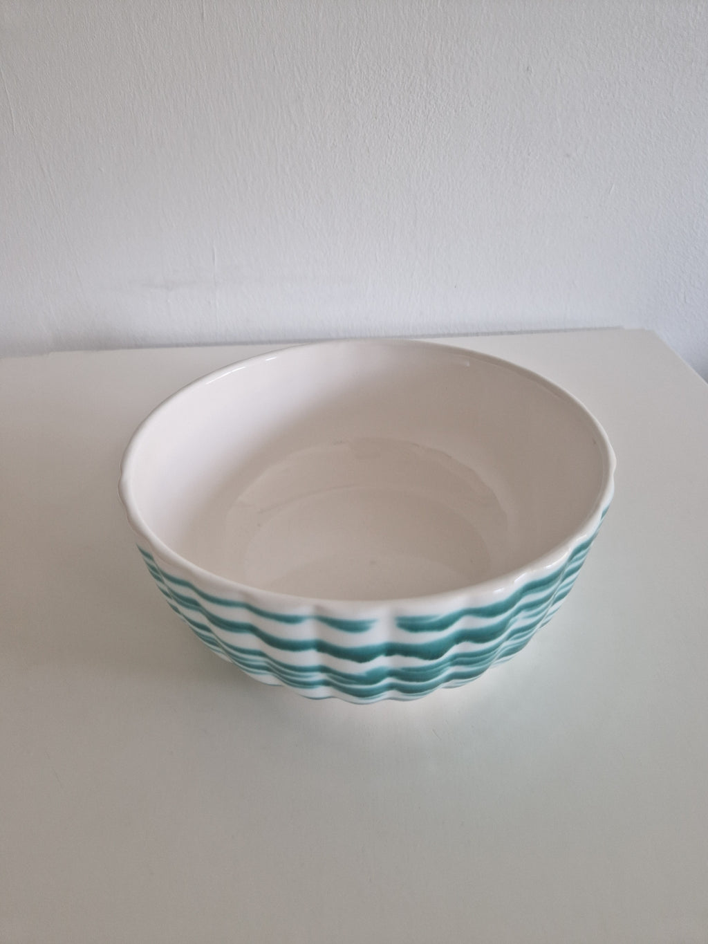 Gmunden Keramik Bowl – Green Wavy Stripe | Grüne Wellenband | approx. 22 cm | Austrian Folk Ceramics