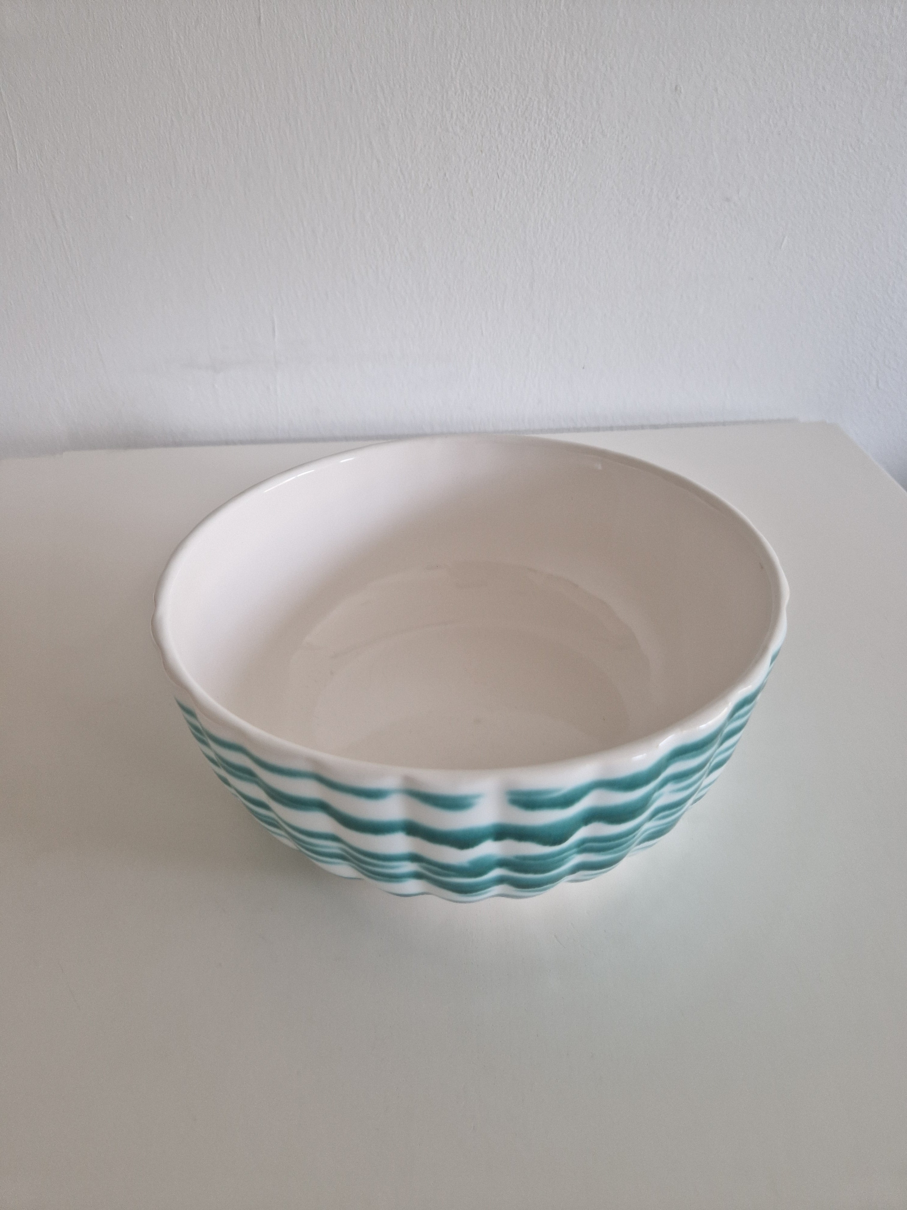 Gmunden Keramik Bowl – Green Wavy Stripe | Grüne Wellenband | approx. 22 cm | Austrian Folk Ceramics