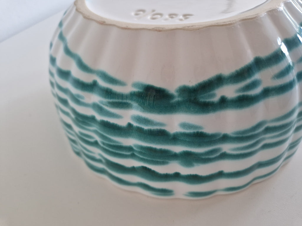 Gmunden Keramik Bowl – Green Wavy Stripe | Grüne Wellenband | approx. 22 cm | Austrian Folk Ceramics