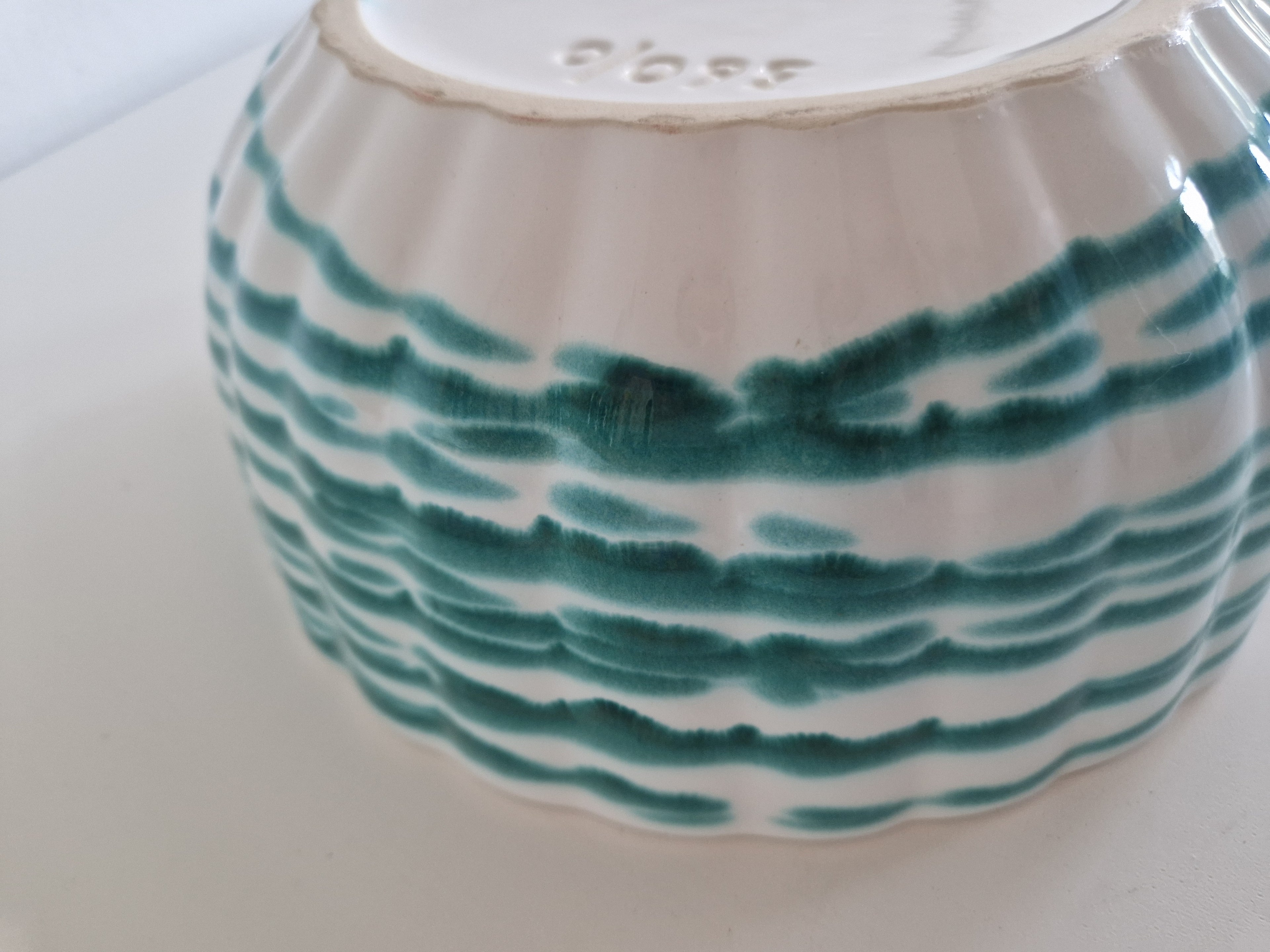 Gmunden Keramik Bowl – Green Wavy Stripe | Grüne Wellenband | approx. 22 cm | Austrian Folk Ceramics