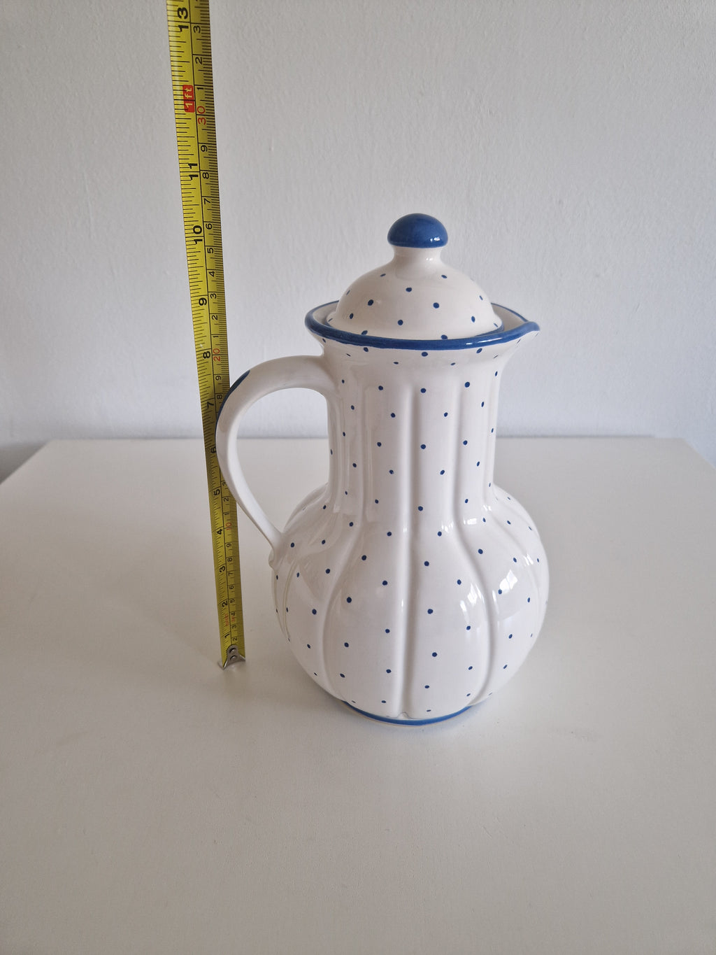 Vintage Gmundner Keramik Lidded Jug | Blaupunkte Blue Dot Pattern | Ribbed Lobed Form with Lid | Model 560 O, c. Mid-20th Century