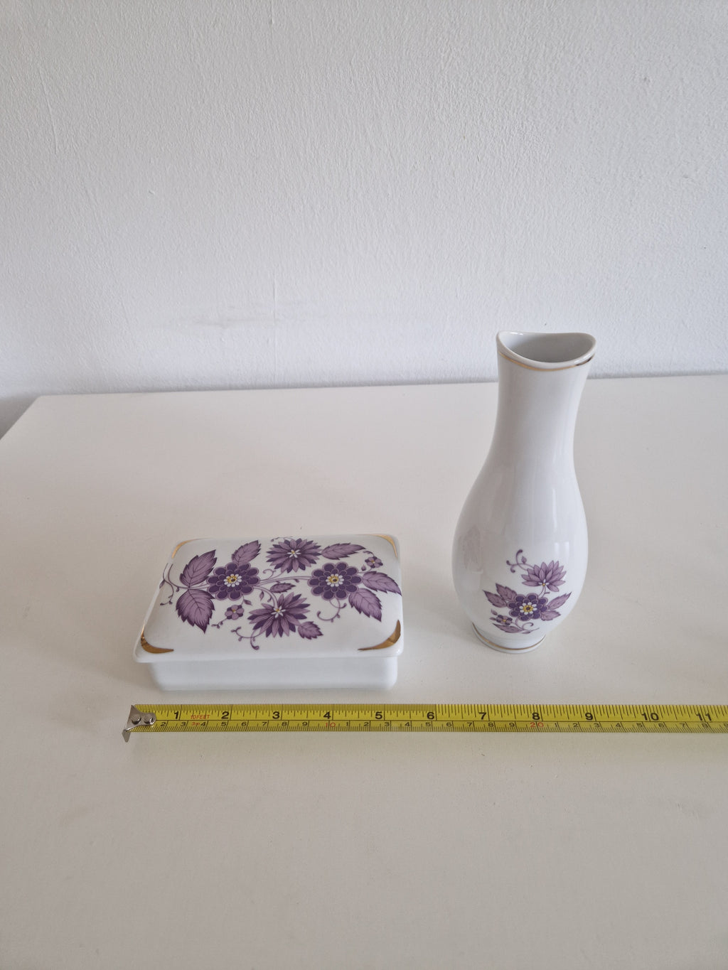 Discover Elegance with the Hollóháza Porcelain Vase Set: A Floral & Gold Masterpiece