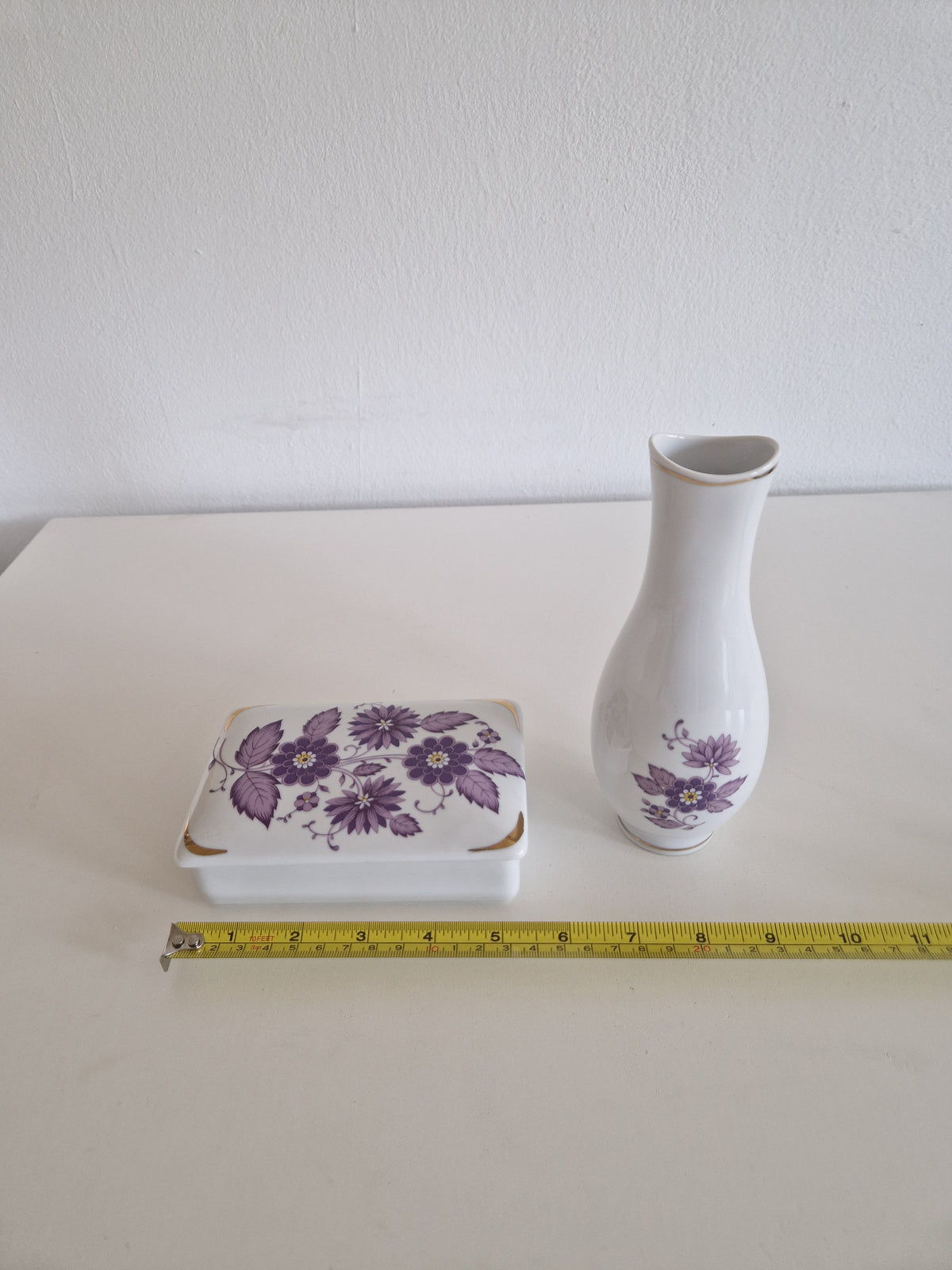 Discover Elegance with the Hollóháza Porcelain Vase Set: A Floral & Gold Masterpiece