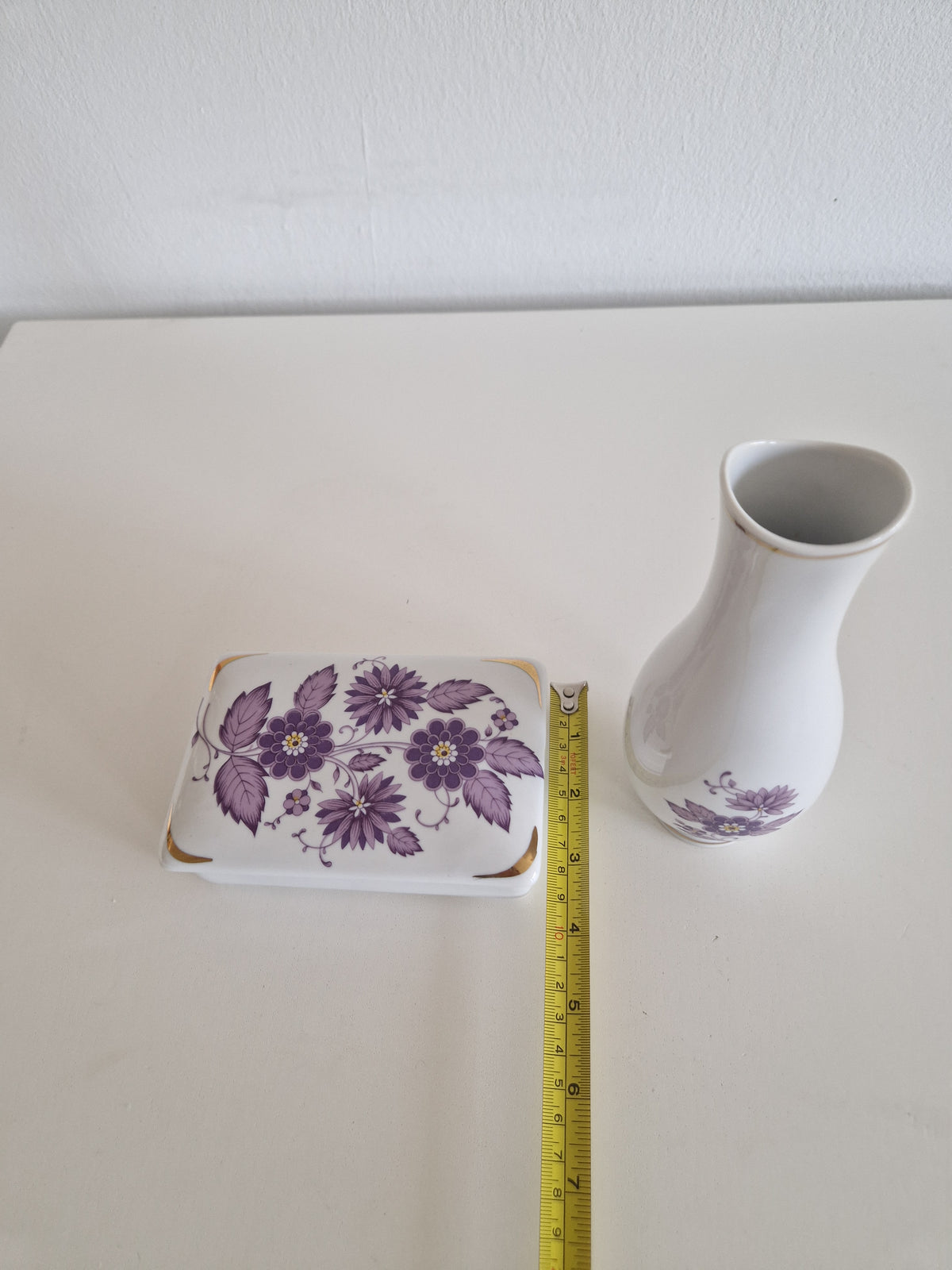 Discover Elegance with the Hollóháza Porcelain Vase Set: A Floral & Gold Masterpiece