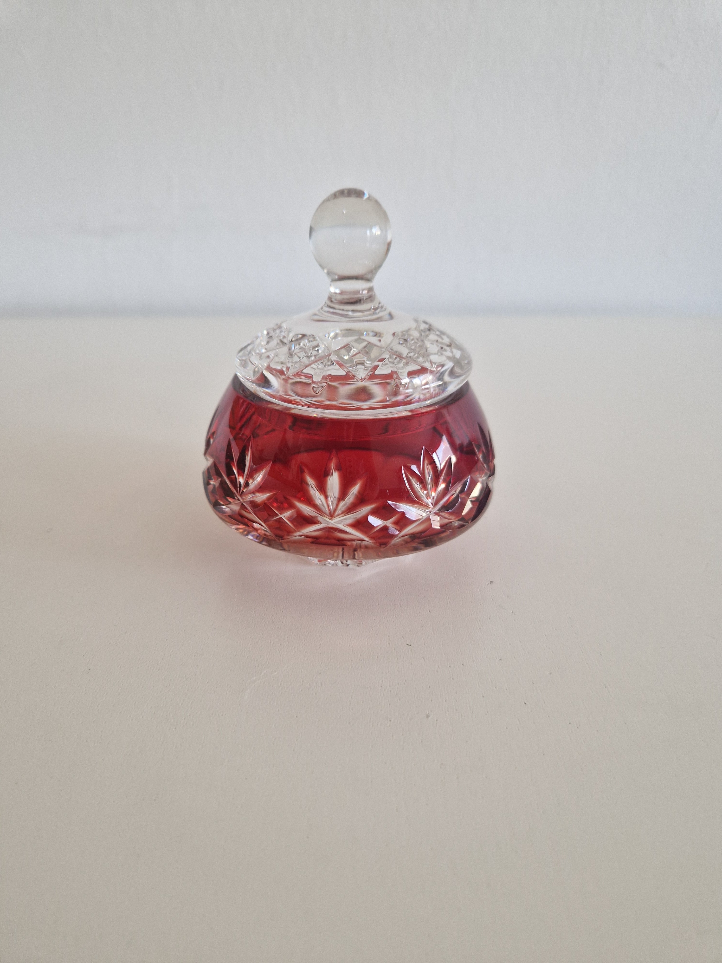 Vintage Ruby Red Overlay Cut Crystal Lidded Bonbonnière – Diamond & Fan Pattern | Ball Finial | approx. 10 cm | Bohemian Crystal