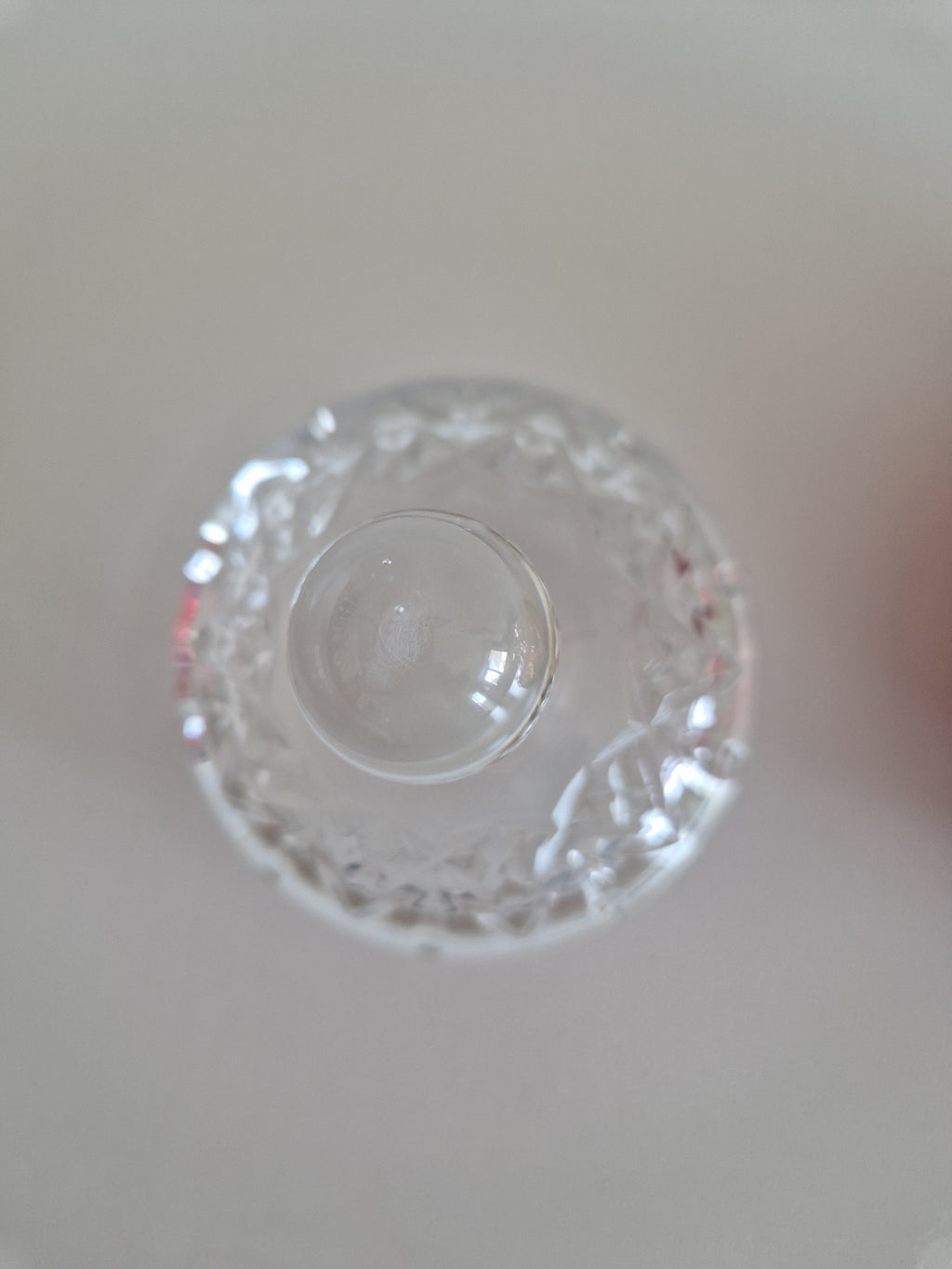 Bonbonnière couverte en cristal taillé superposé rouge rubis vintage – Motif losanges et éventail | Prise boule | env. 10 cm | Cristal de Bohême