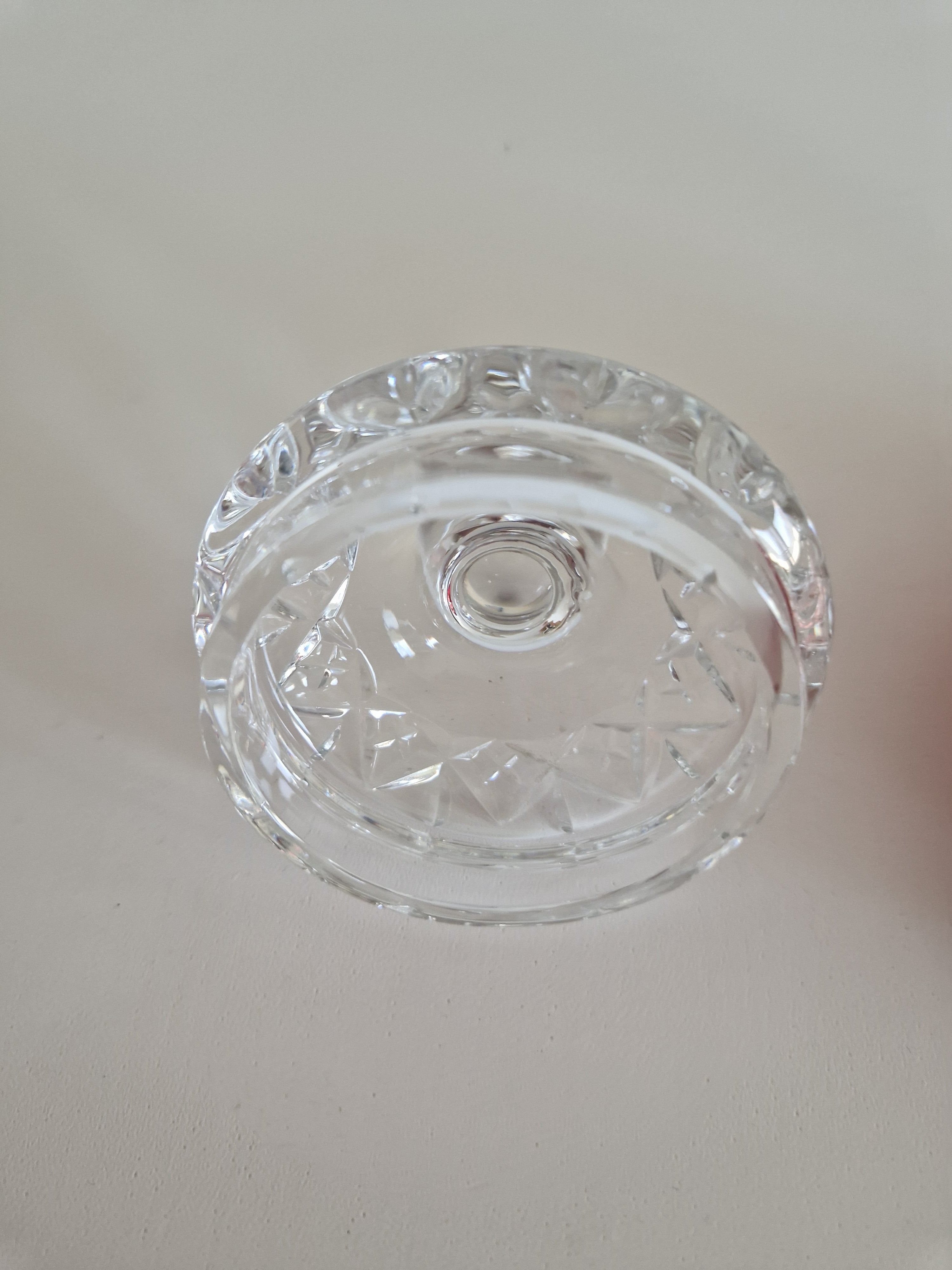 Bonbonnière couverte en cristal taillé superposé rouge rubis vintage – Motif losanges et éventail | Prise boule | env. 10 cm | Cristal de Bohême