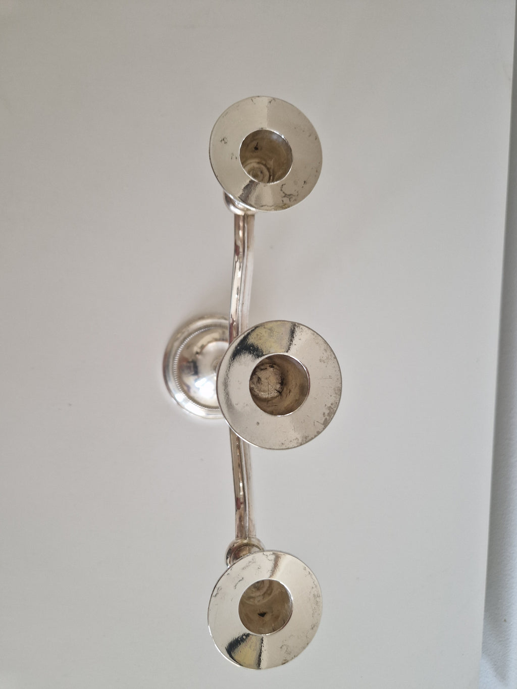 Bougeoir Vintage en Argent Plaqué à 3 Bras – Tige en Balustre, Base Perlé, 21 cm