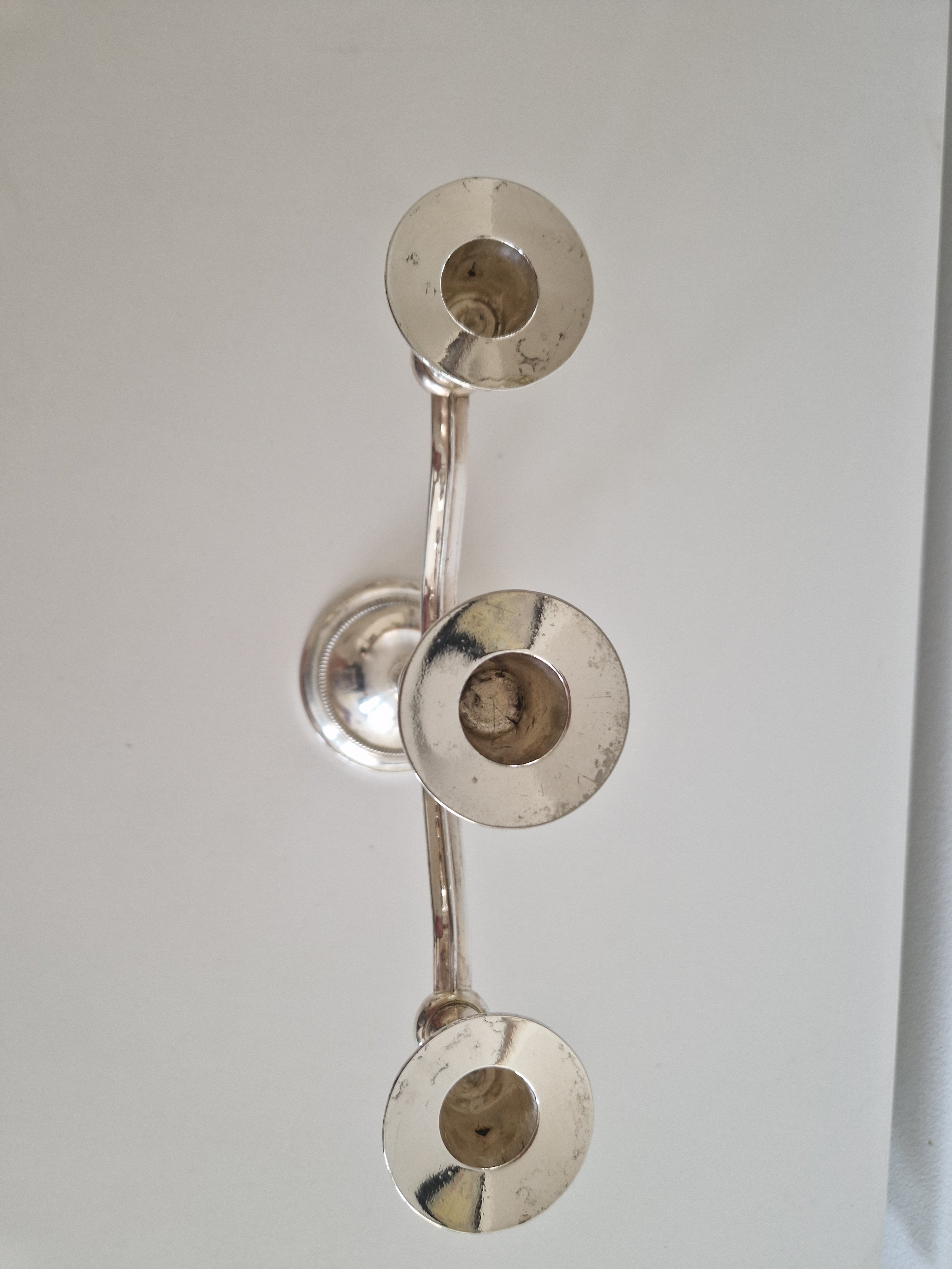 Bougeoir Vintage en Argent Plaqué à 3 Bras – Tige en Balustre, Base Perlé, 21 cm