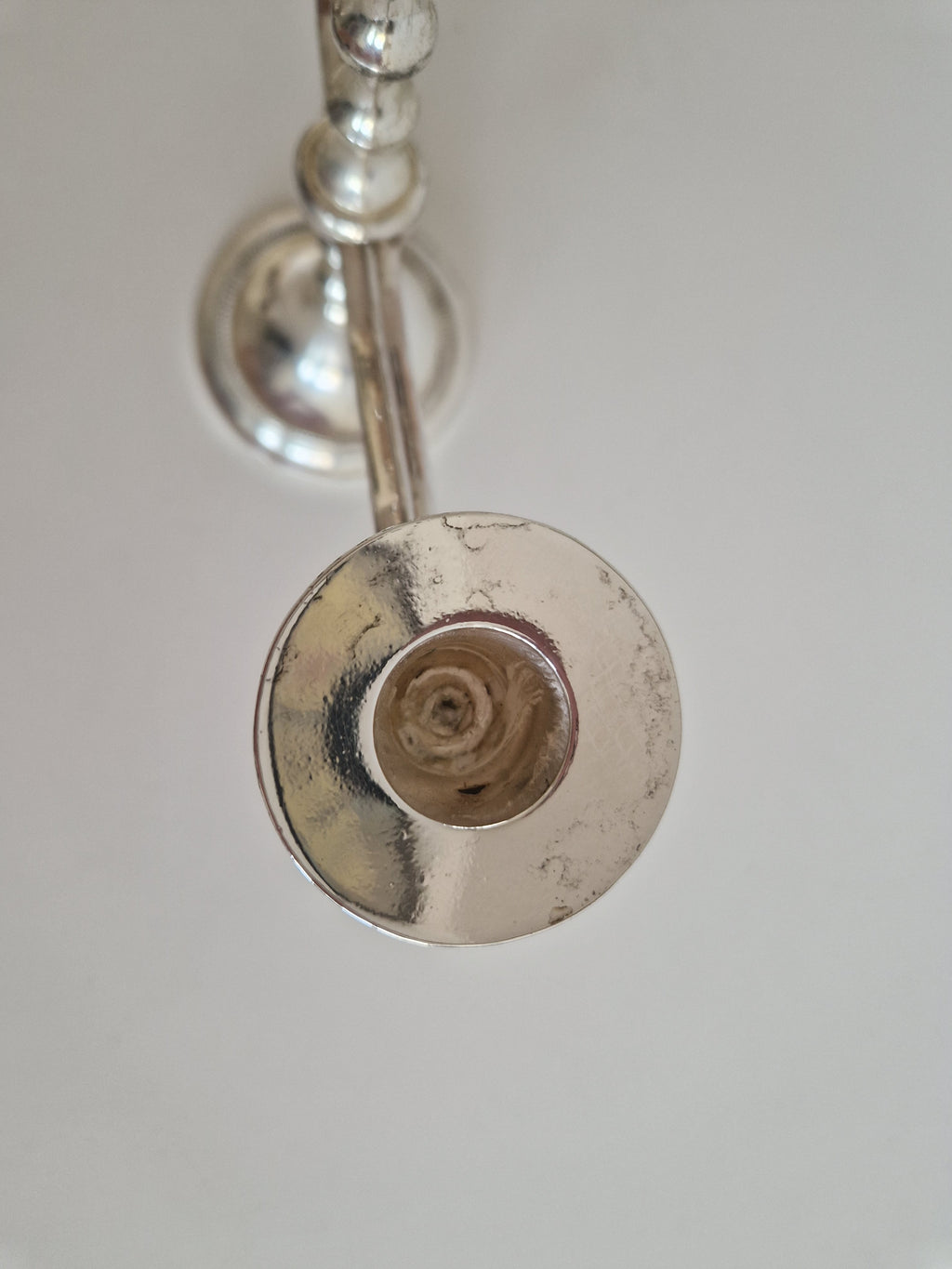 Bougeoir Vintage en Argent Plaqué à 3 Bras – Tige en Balustre, Base Perlé, 21 cm