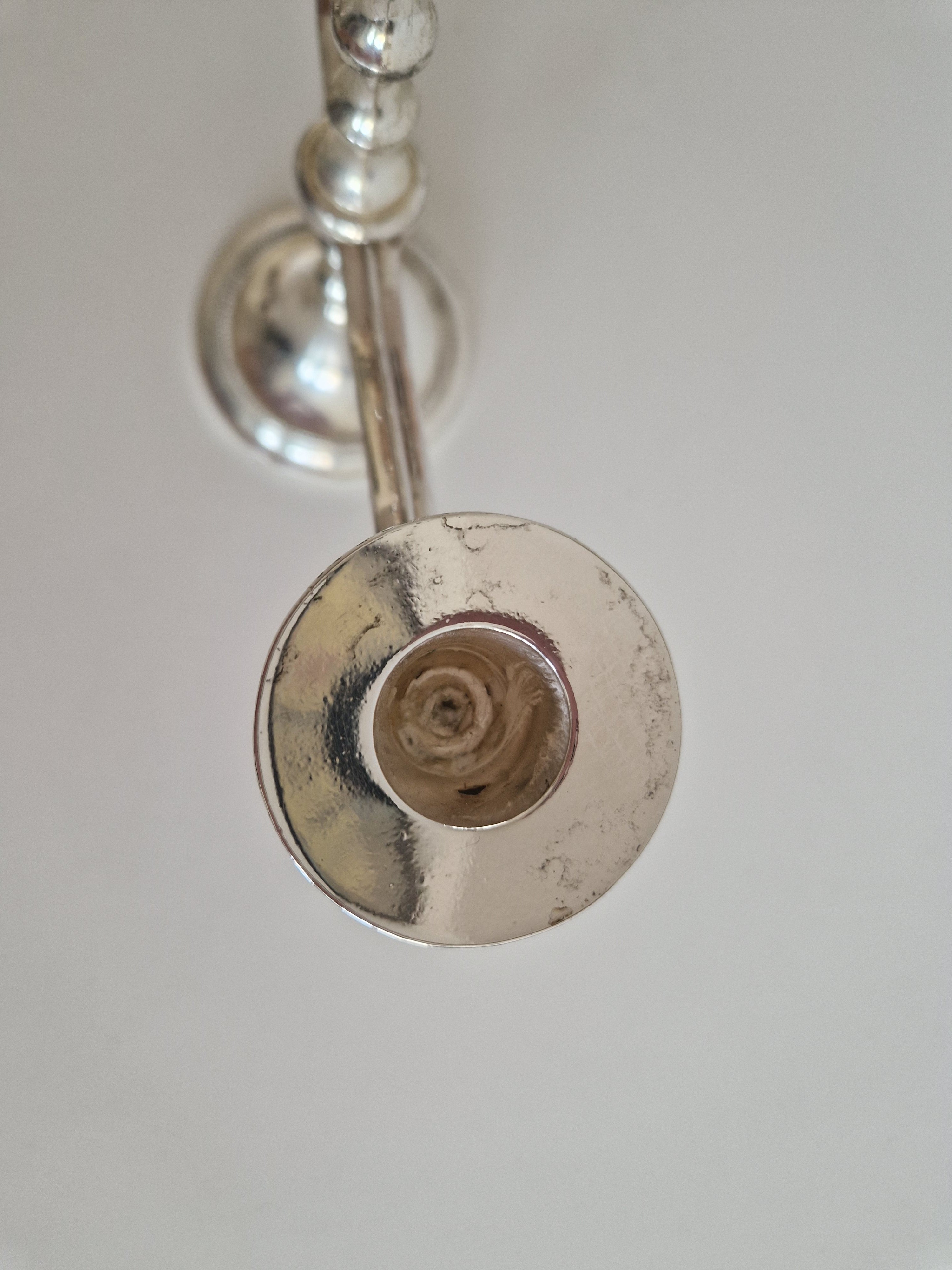 Bougeoir Vintage en Argent Plaqué à 3 Bras – Tige en Balustre, Base Perlé, 21 cm