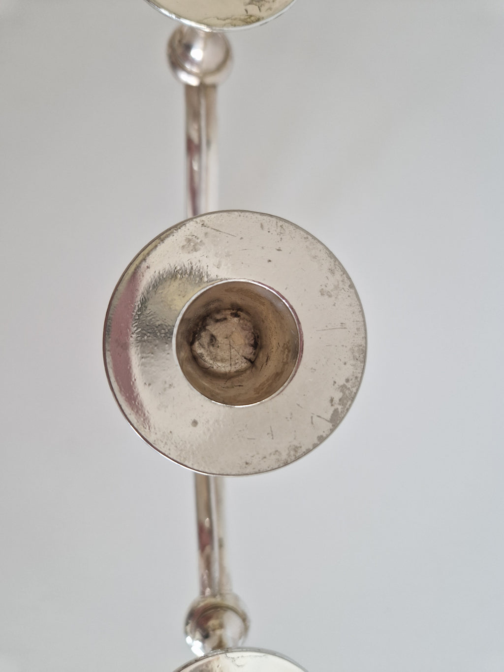Bougeoir Vintage en Argent Plaqué à 3 Bras – Tige en Balustre, Base Perlé, 21 cm