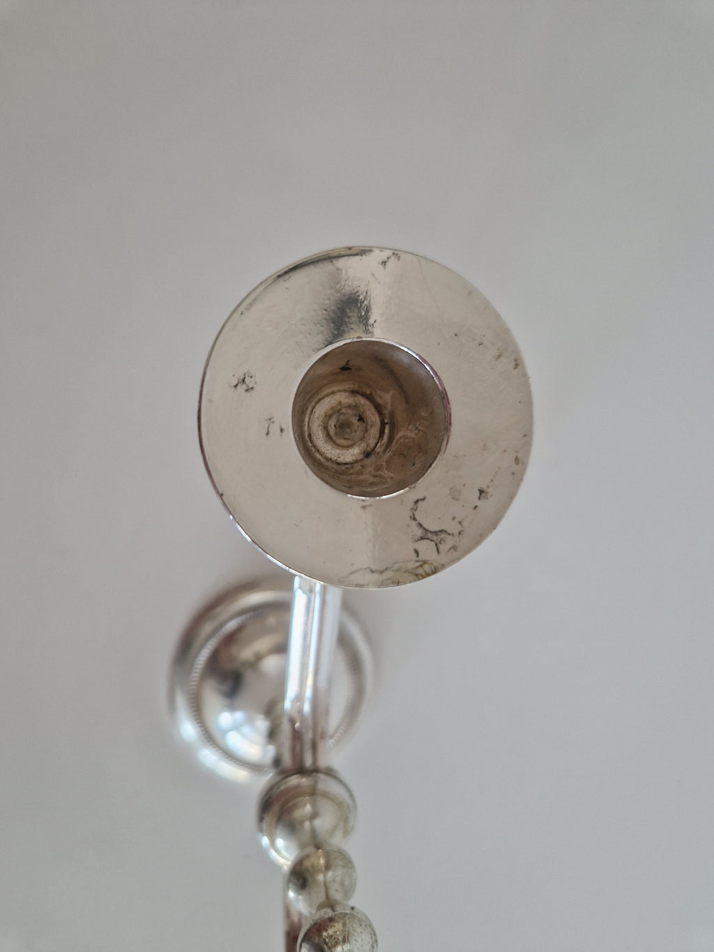 Bougeoir Vintage en Argent Plaqué à 3 Bras – Tige en Balustre, Base Perlé, 21 cm