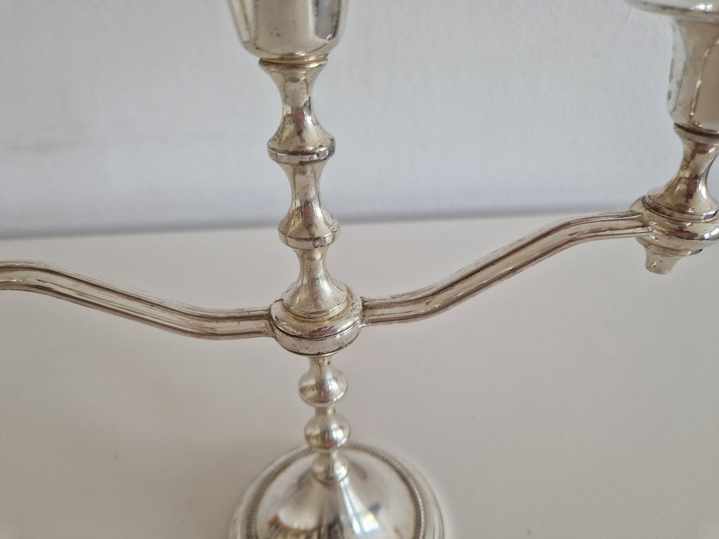 Bougeoir Vintage en Argent Plaqué à 3 Bras – Tige en Balustre, Base Perlé, 21 cm