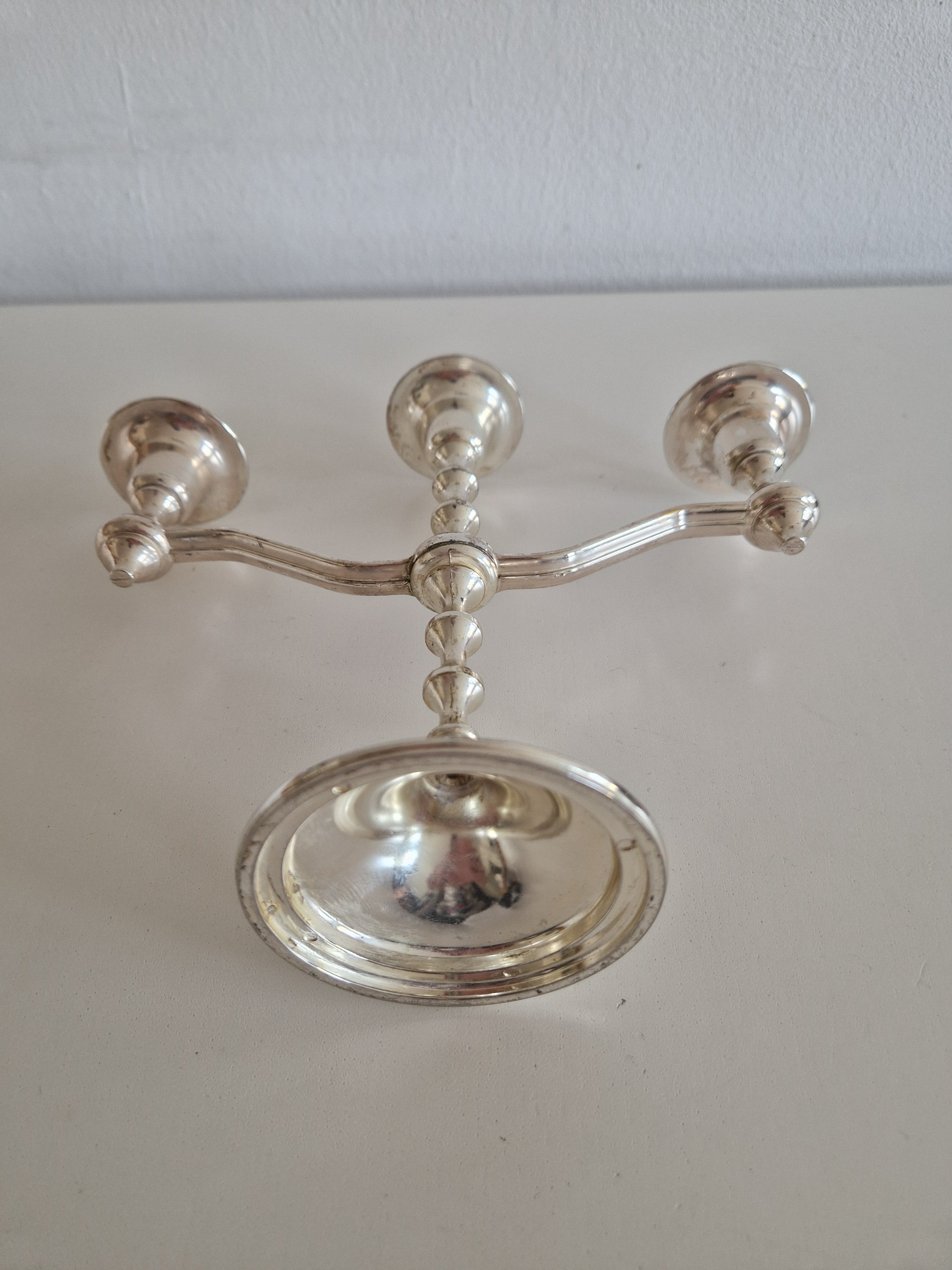 Bougeoir Vintage en Argent Plaqué à 3 Bras – Tige en Balustre, Base Perlé, 21 cm
