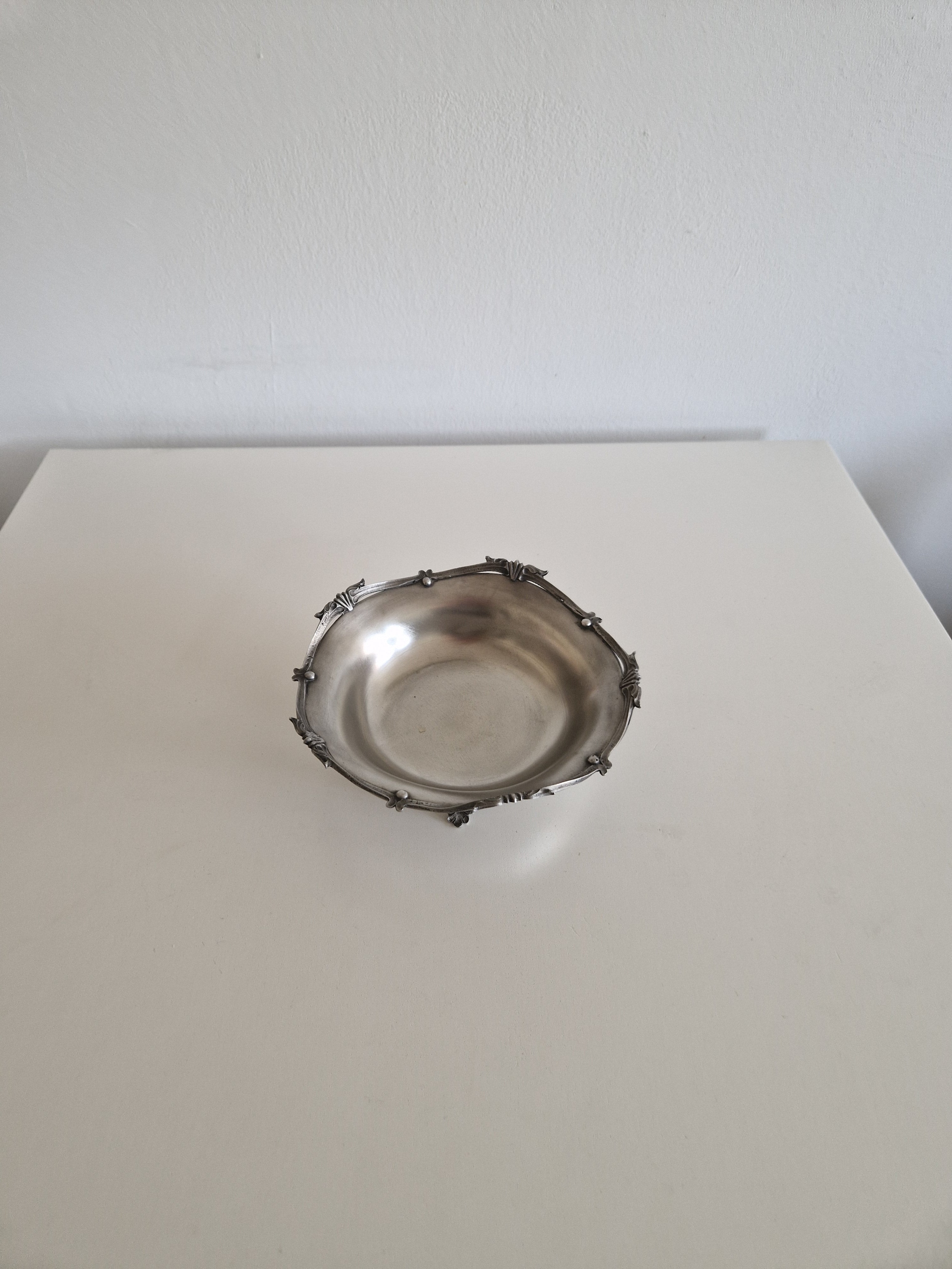 Vintage Art Nouveau Revival Pewter Footed Bowl – 95% Feinzinn, Dragonfly & Shell Rim, Mid-20th Century