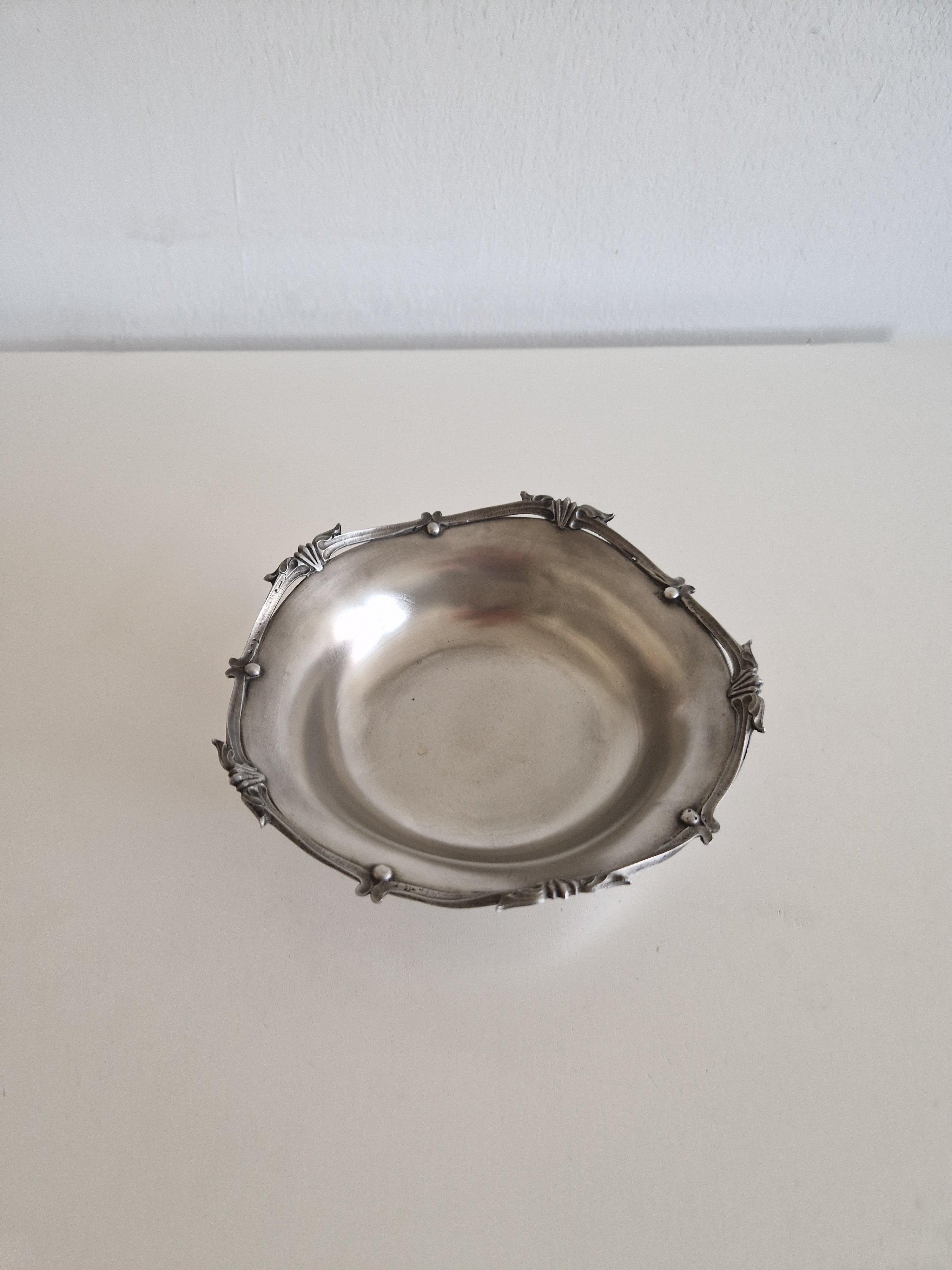 Vintage Art Nouveau Revival Pewter Footed Bowl – 95% Feinzinn, Dragonfly & Shell Rim, Mid-20th Century