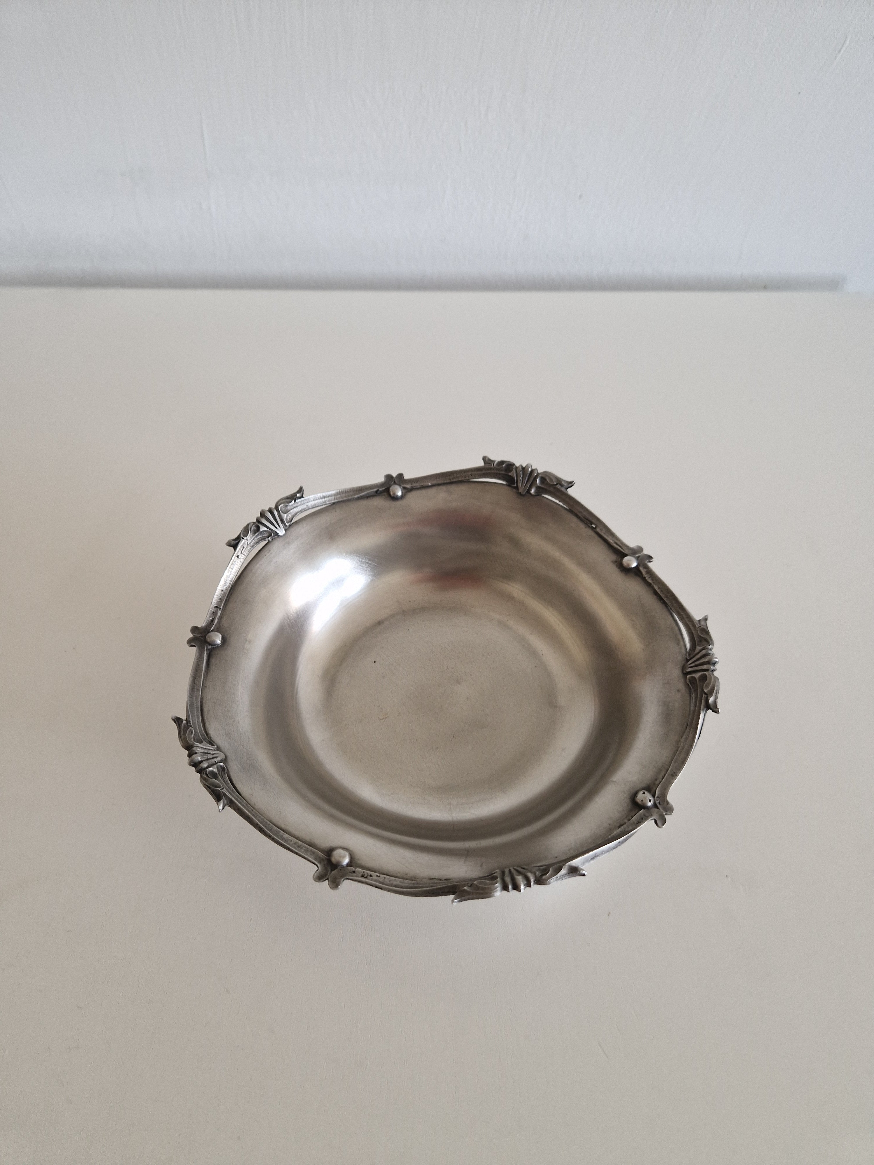 Vintage Art Nouveau Revival Pewter Footed Bowl – 95% Feinzinn, Dragonfly & Shell Rim, Mid-20th Century