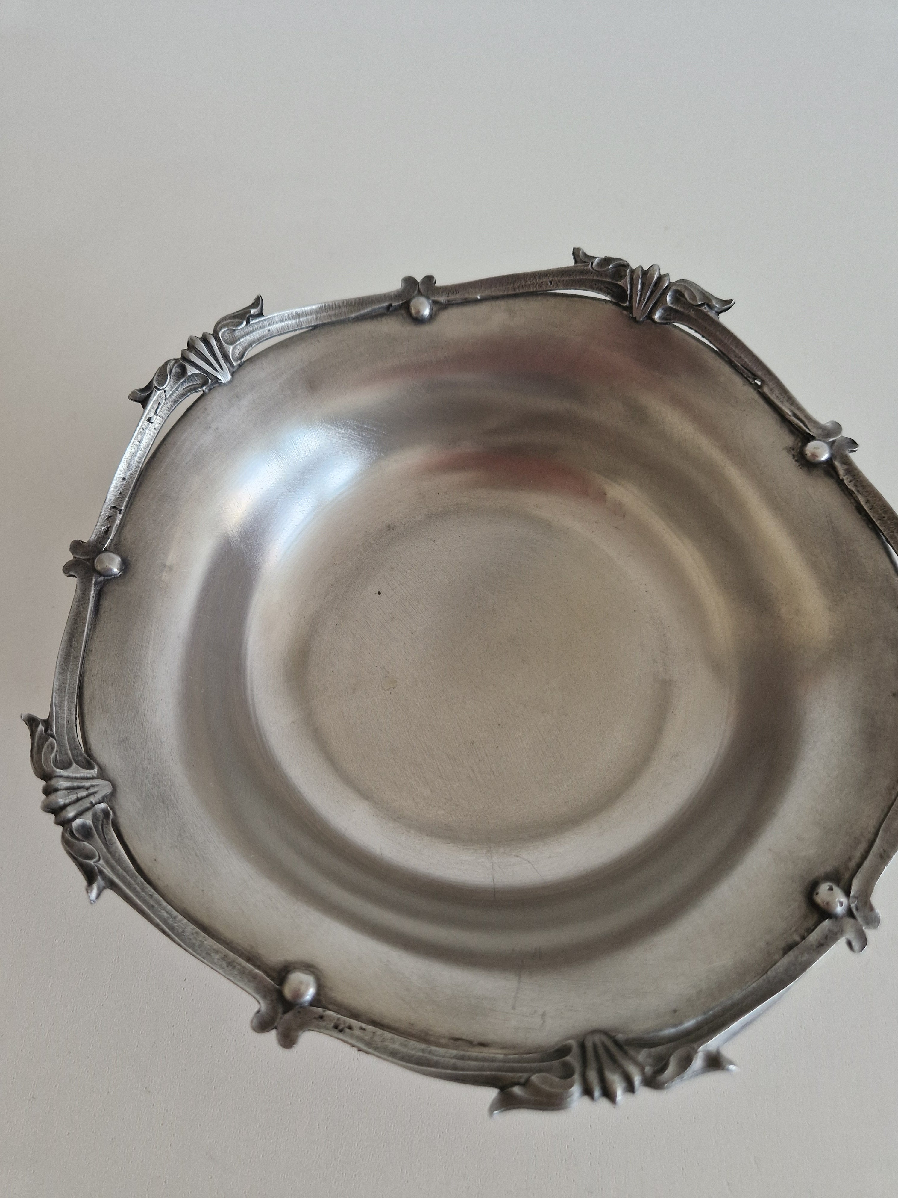 Vintage Art Nouveau Revival Pewter Footed Bowl – 95% Feinzinn, Dragonfly & Shell Rim, Mid-20th Century