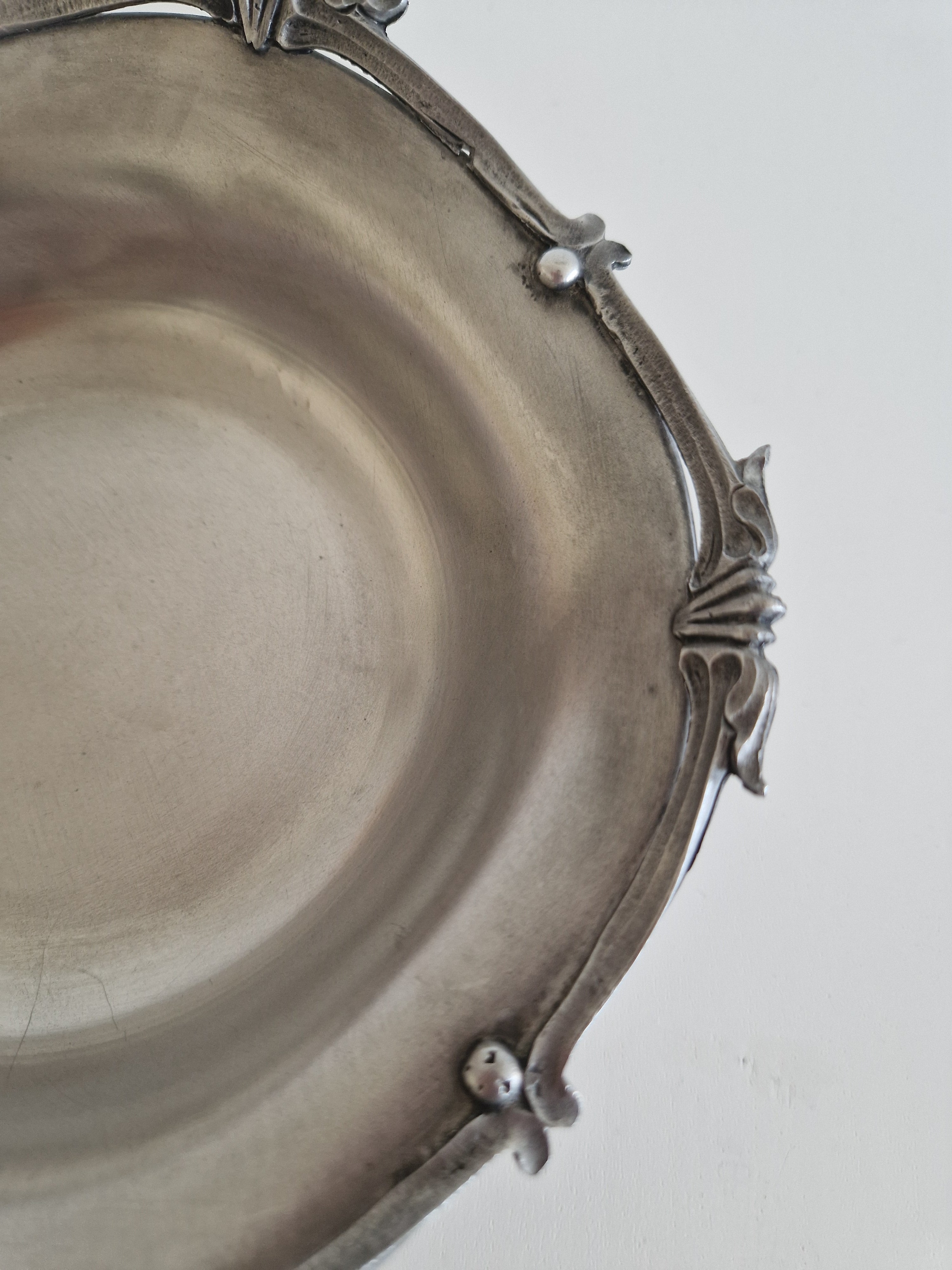 Vintage Art Nouveau Revival Pewter Footed Bowl – 95% Feinzinn, Dragonfly & Shell Rim, Mid-20th Century