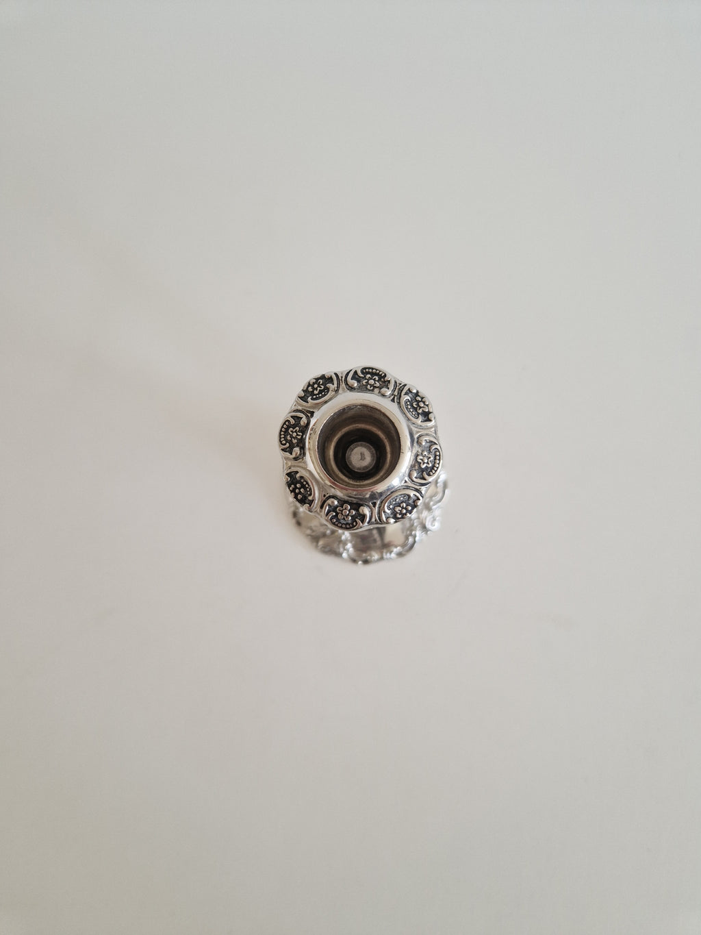 Vintage Silver-Plated Candlestick – Rococo Floral Embossed, 20 cm