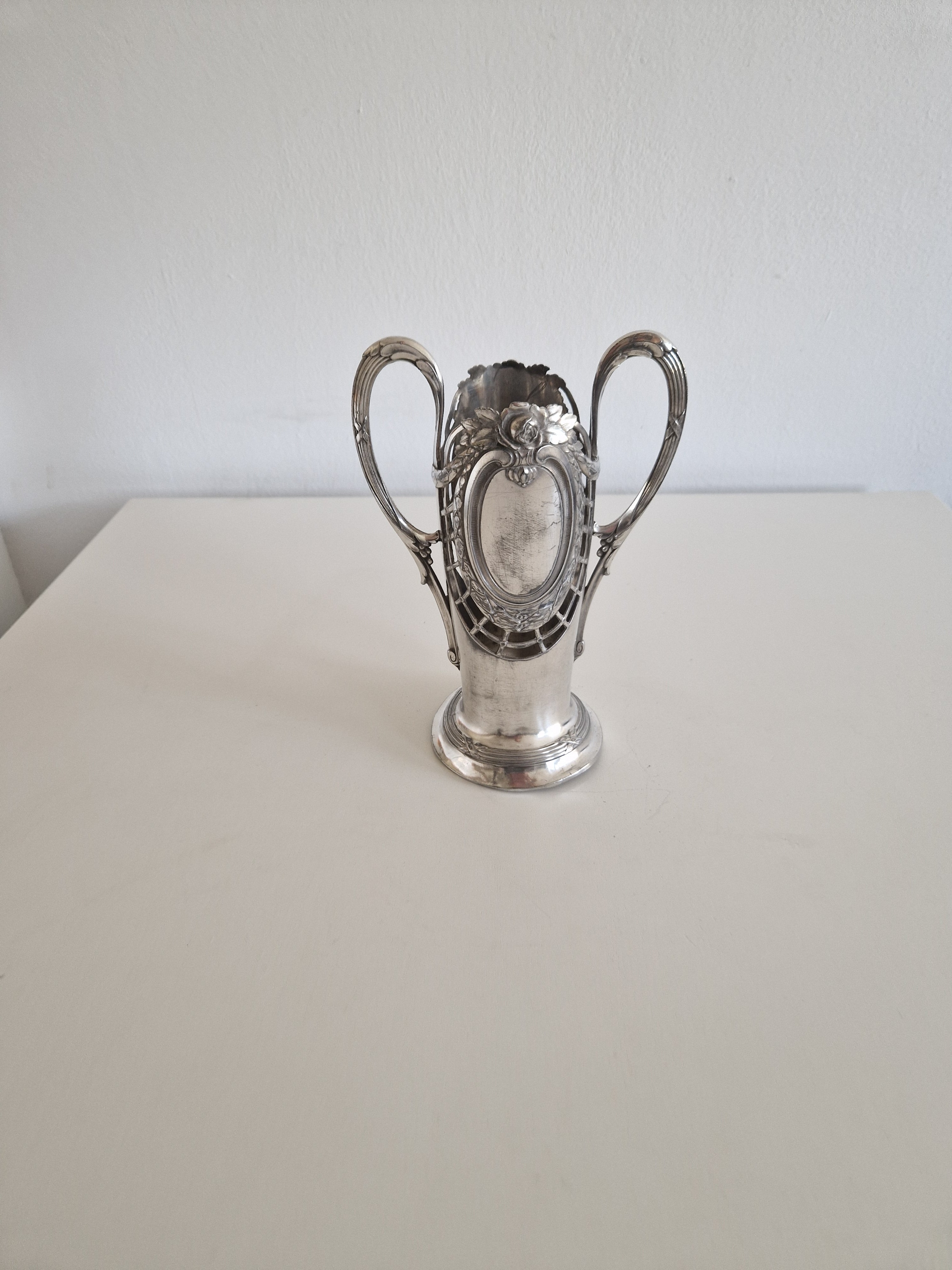 Antiker Jugendstil-Glashalter, versilbert – Rosenmotiv, gemarkt 720 AK, um 1900