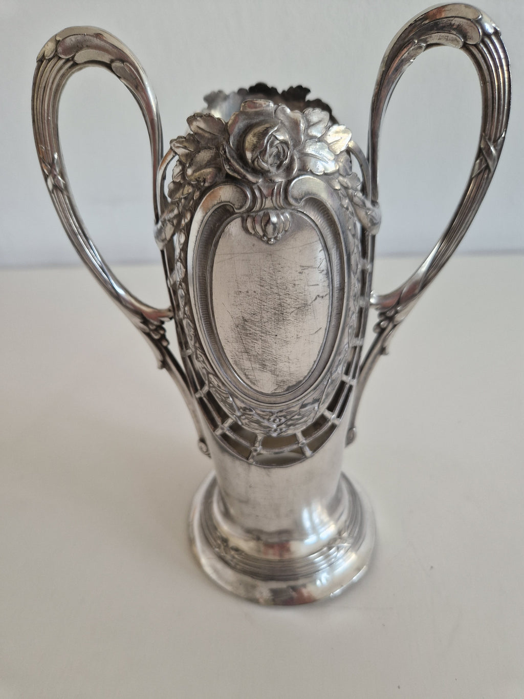 Antiker Jugendstil-Glashalter, versilbert – Rosenmotiv, gemarkt 720 AK, um 1900