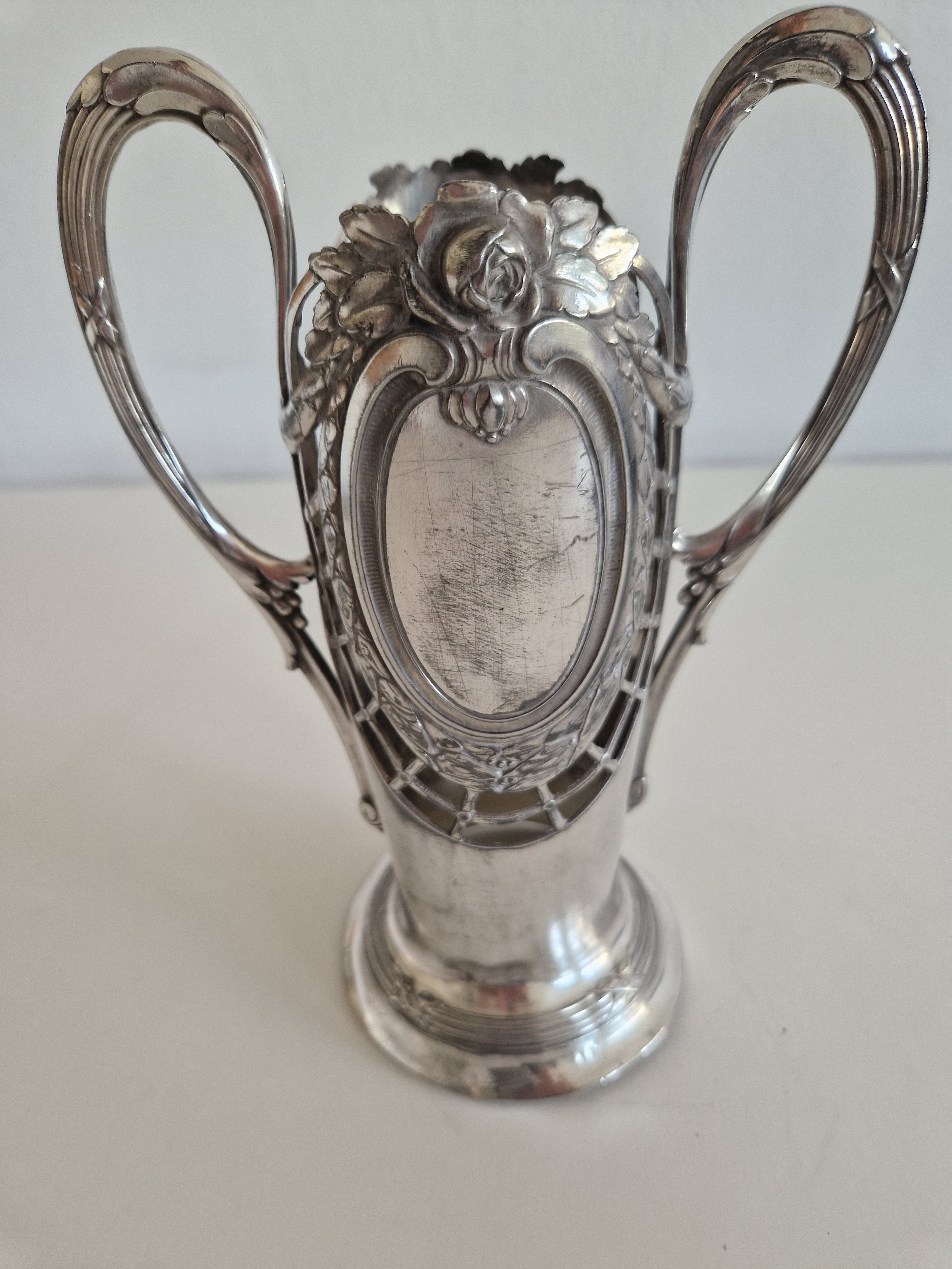 Antiker Jugendstil-Glashalter, versilbert – Rosenmotiv, gemarkt 720 AK, um 1900