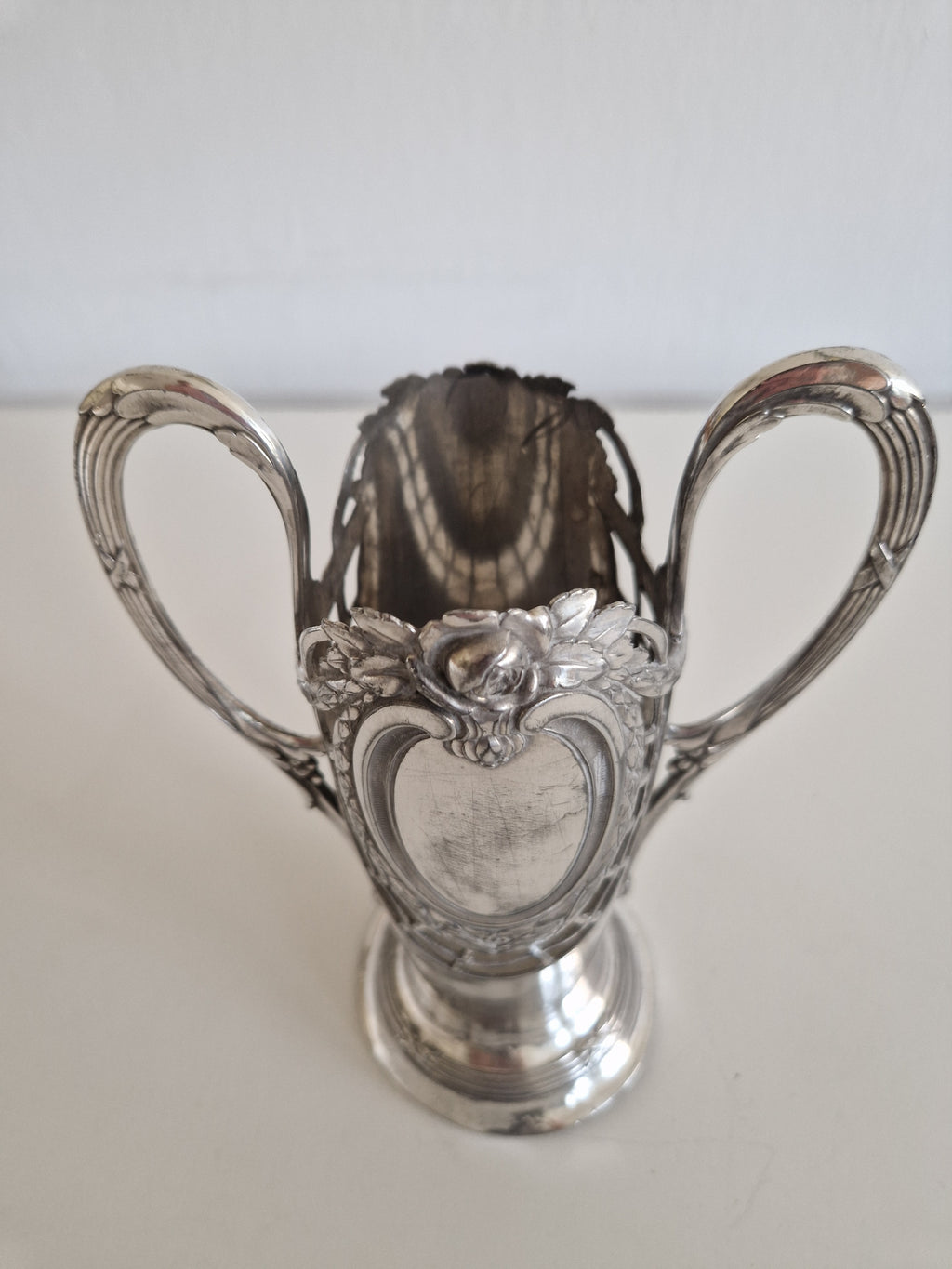 Antiker Jugendstil-Glashalter, versilbert – Rosenmotiv, gemarkt 720 AK, um 1900