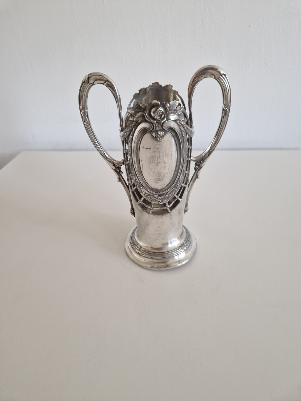 Antiker Jugendstil-Glashalter, versilbert – Rosenmotiv, gemarkt 720 AK, um 1900