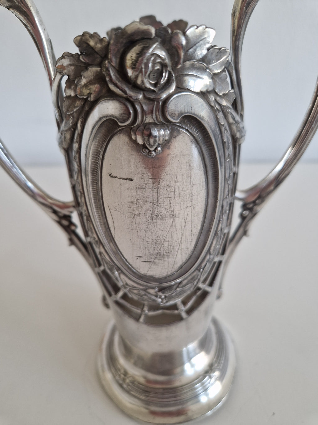 Antiker Jugendstil-Glashalter, versilbert – Rosenmotiv, gemarkt 720 AK, um 1900