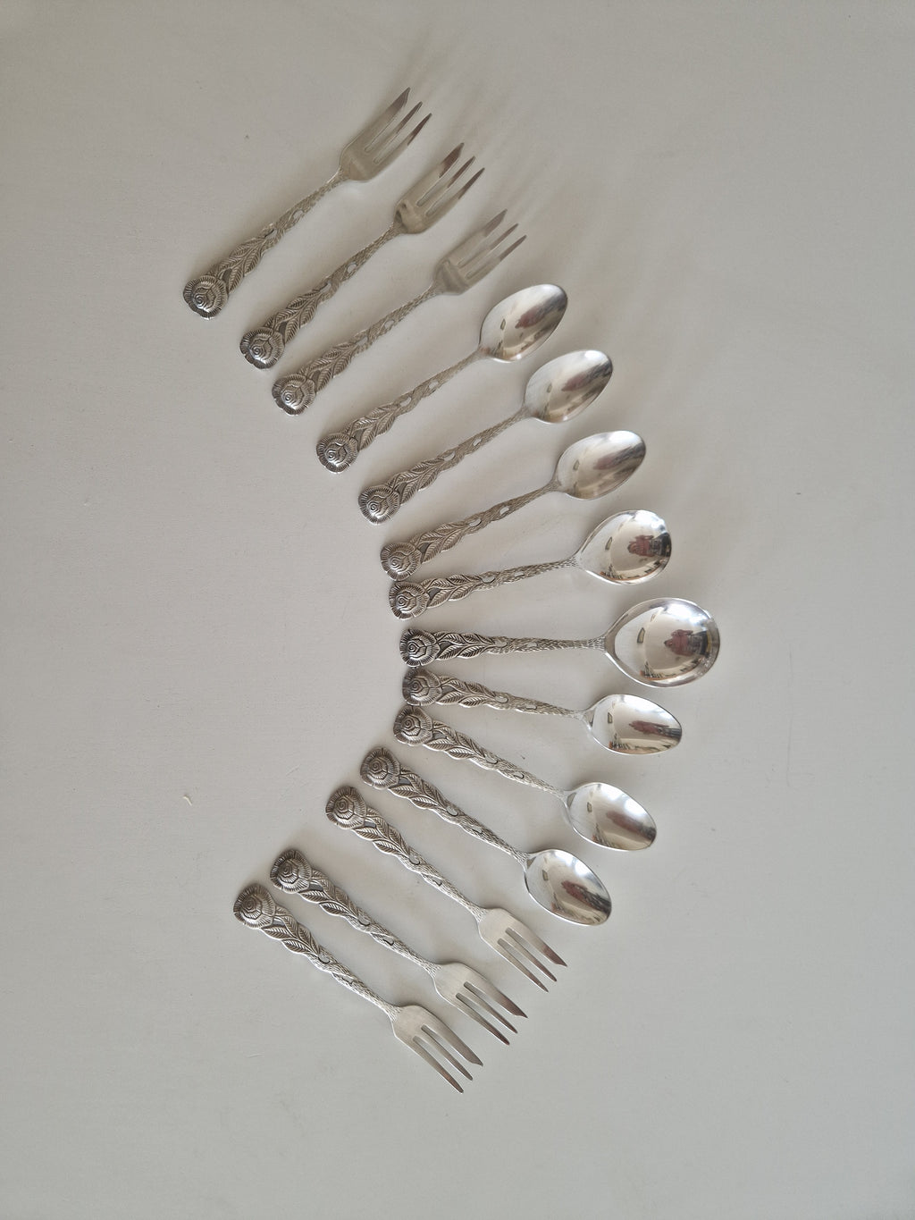 Vintage Silver-Plated Cutlery Set – Hildesheimer Rose Pattern, 14-Piece