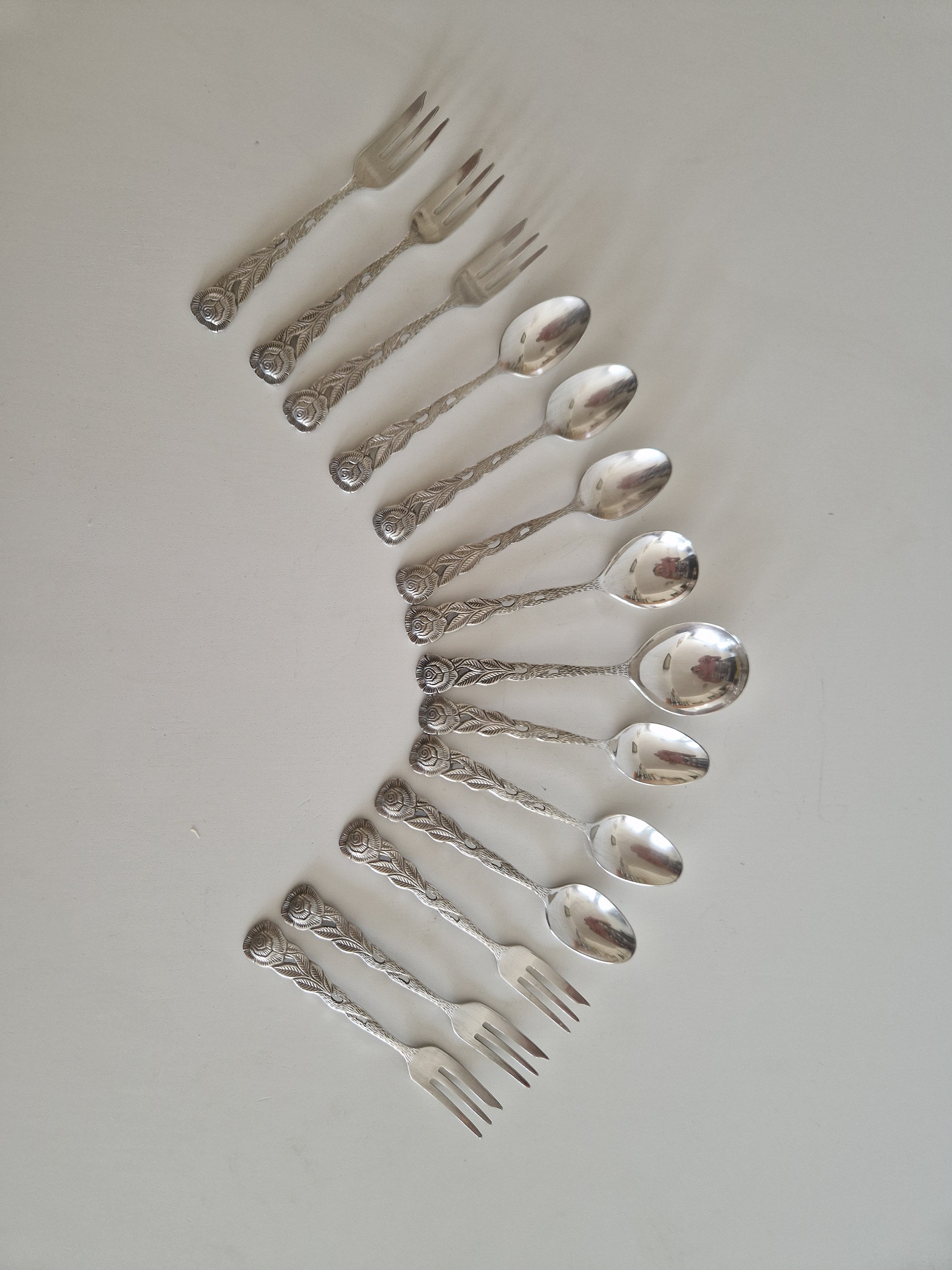 Vintage Silver-Plated Cutlery Set – Hildesheimer Rose Pattern, 14-Piece