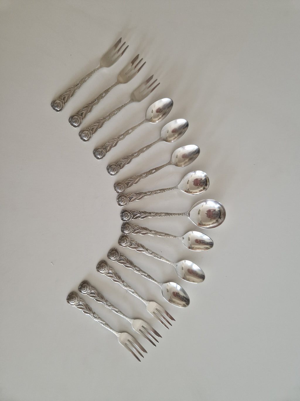 Vintage Silver-Plated Cutlery Set – Hildesheimer Rose Pattern, 14-Piece