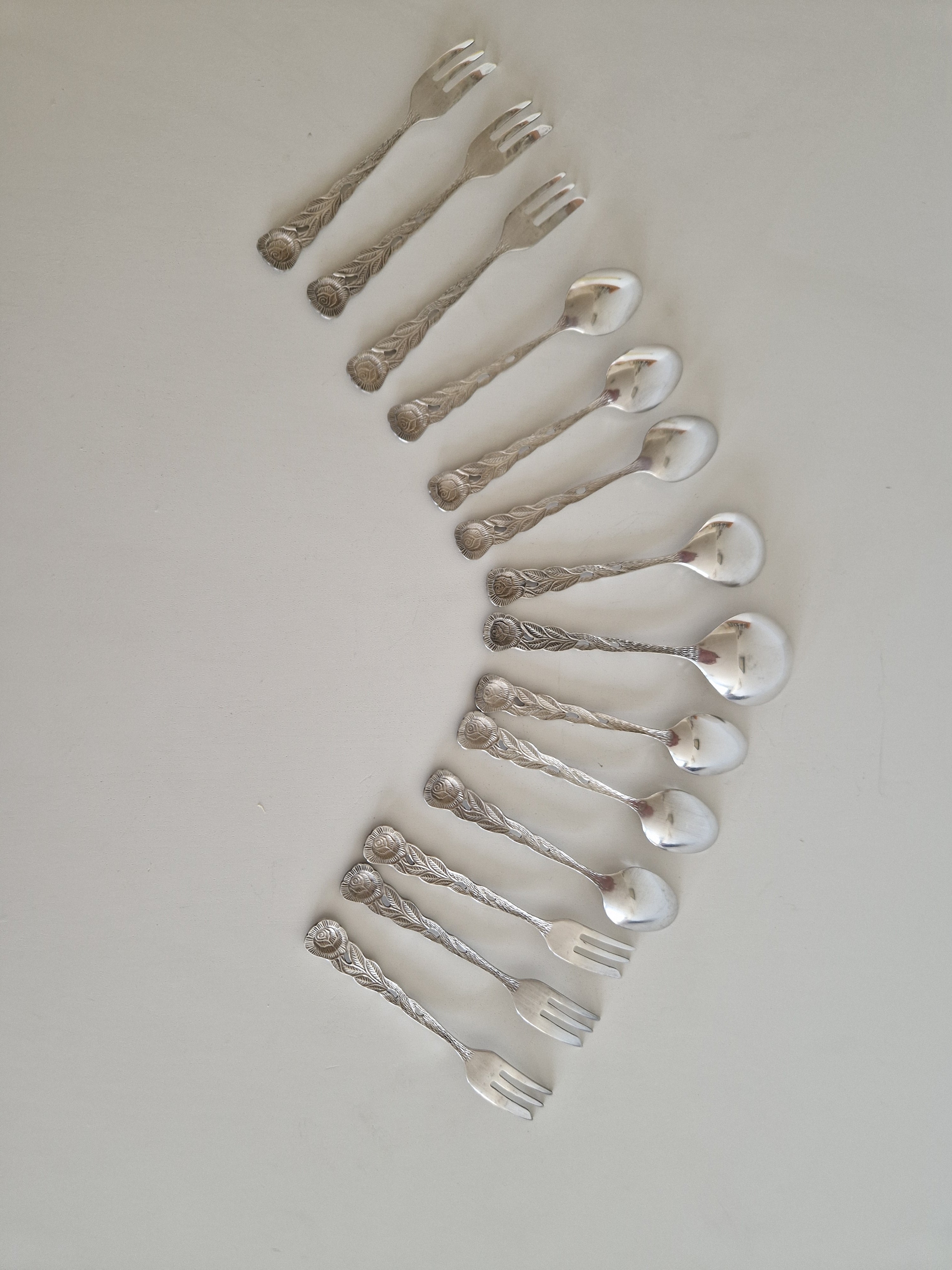 Vintage Silver-Plated Cutlery Set – Hildesheimer Rose Pattern, 14-Piece