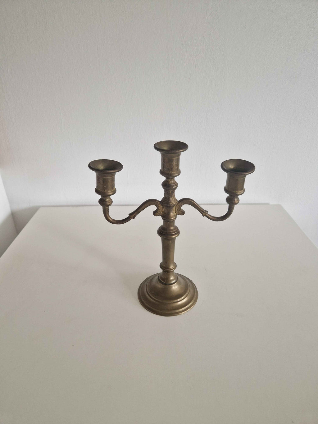 Antique Brass Candleholder - Elegant Three-Arm Candelabra for Timeless Dining Decor