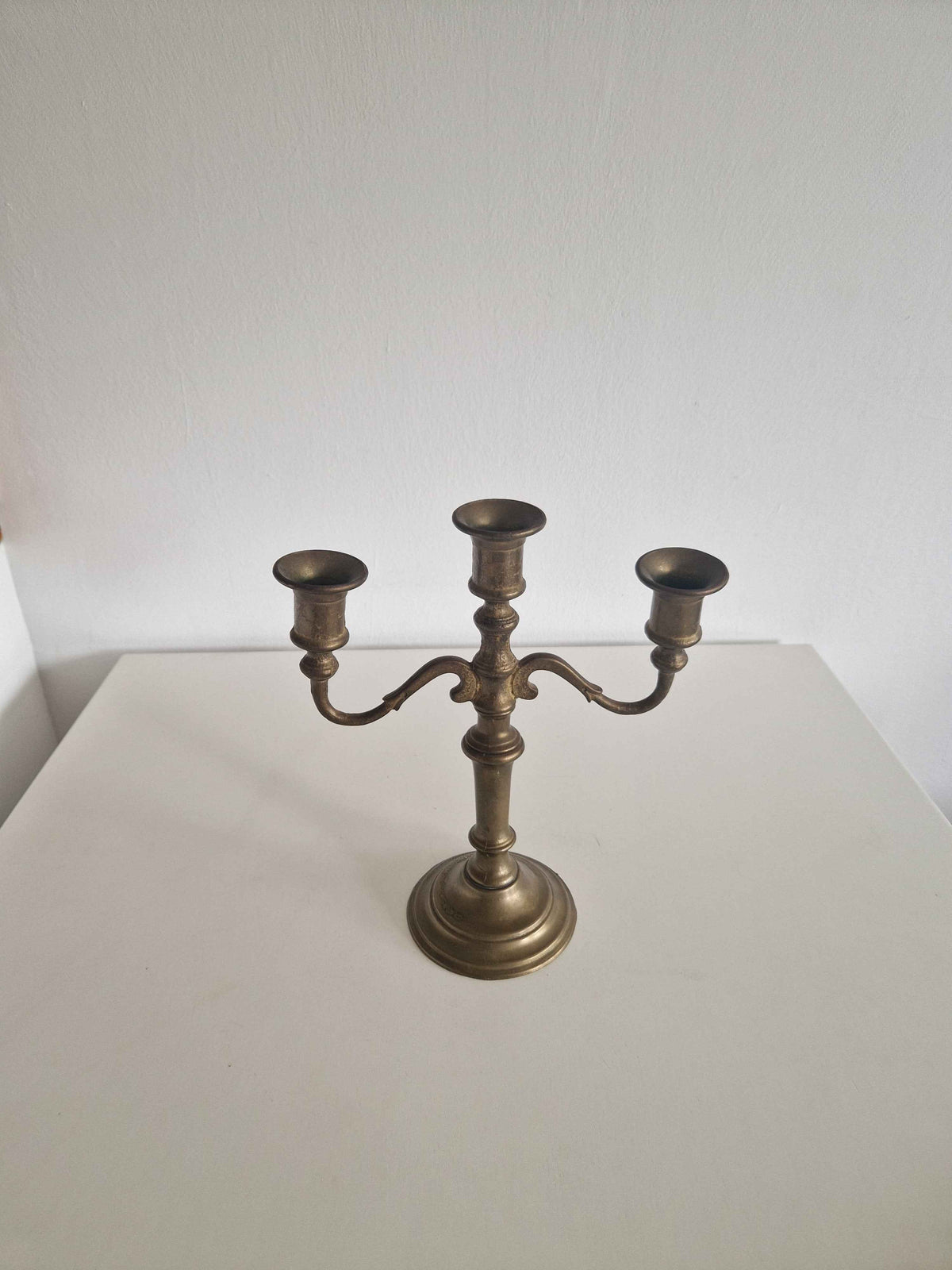 Antique Brass Candleholder - Elegant Three-Arm Candelabra for Timeless Dining Decor
