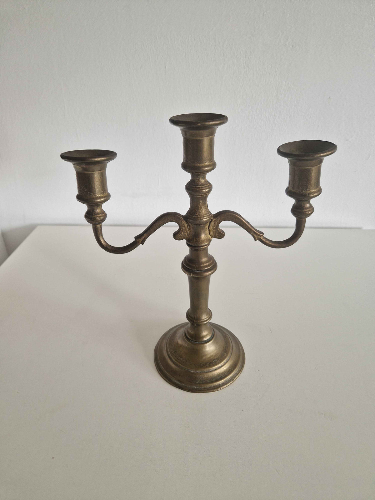 Antique Brass Candleholder - Elegant Three-Arm Candelabra for Timeless Dining Decor