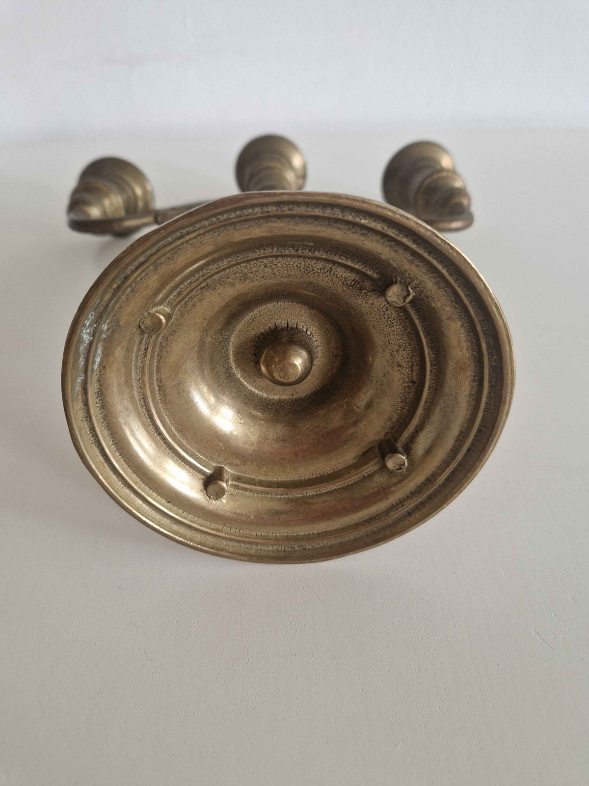 Antique Brass Candleholder - Elegant Three-Arm Candelabra for Timeless Dining Decor