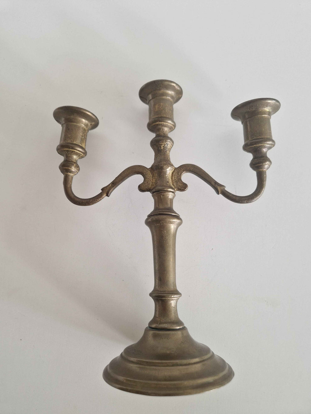 Antique Brass Candleholder - Elegant Three-Arm Candelabra for Timeless Dining Decor