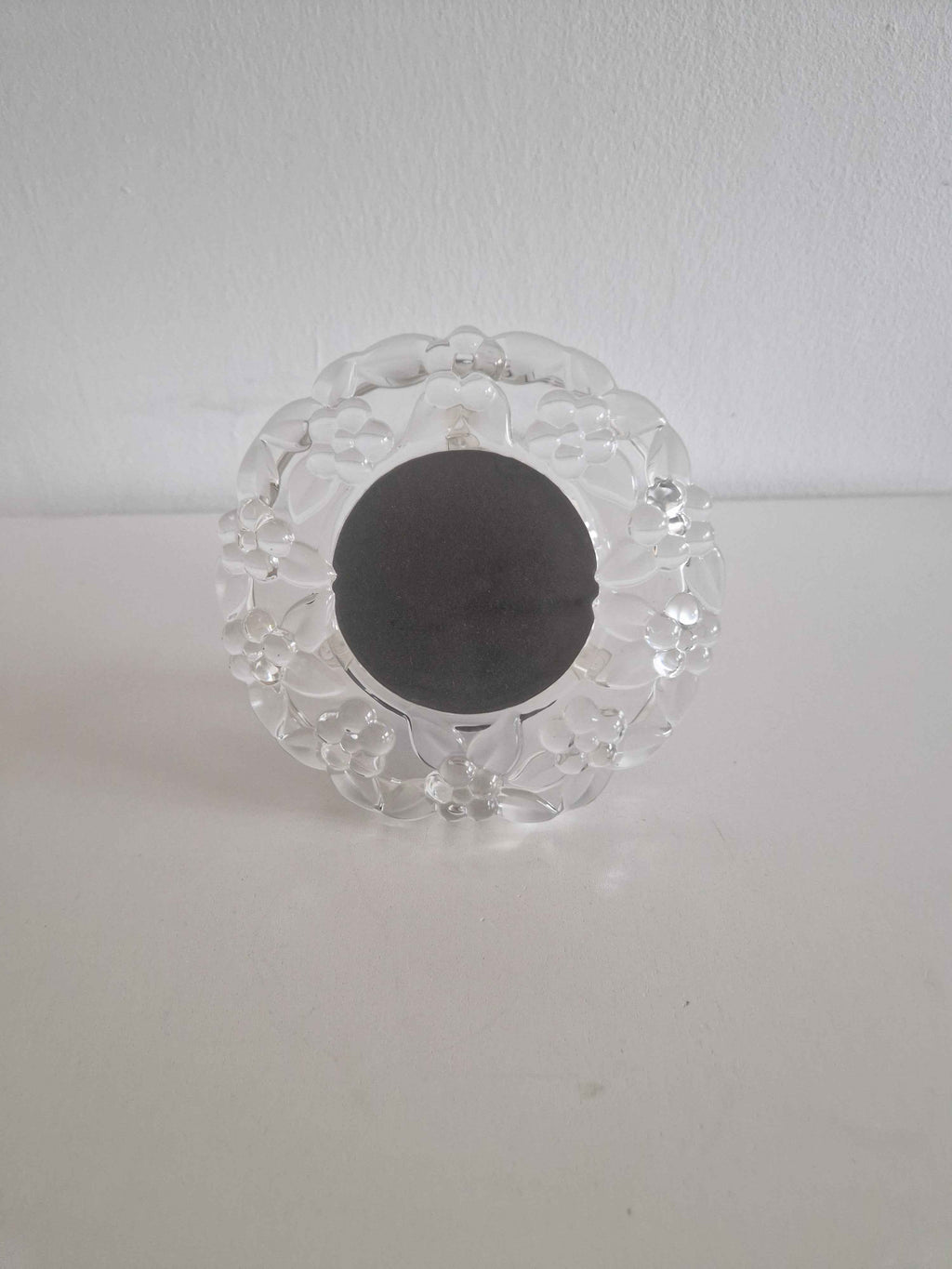 Vintage Glass Photo Frame - Enchanting Floral Decorative Frame for Your Cherished Memories