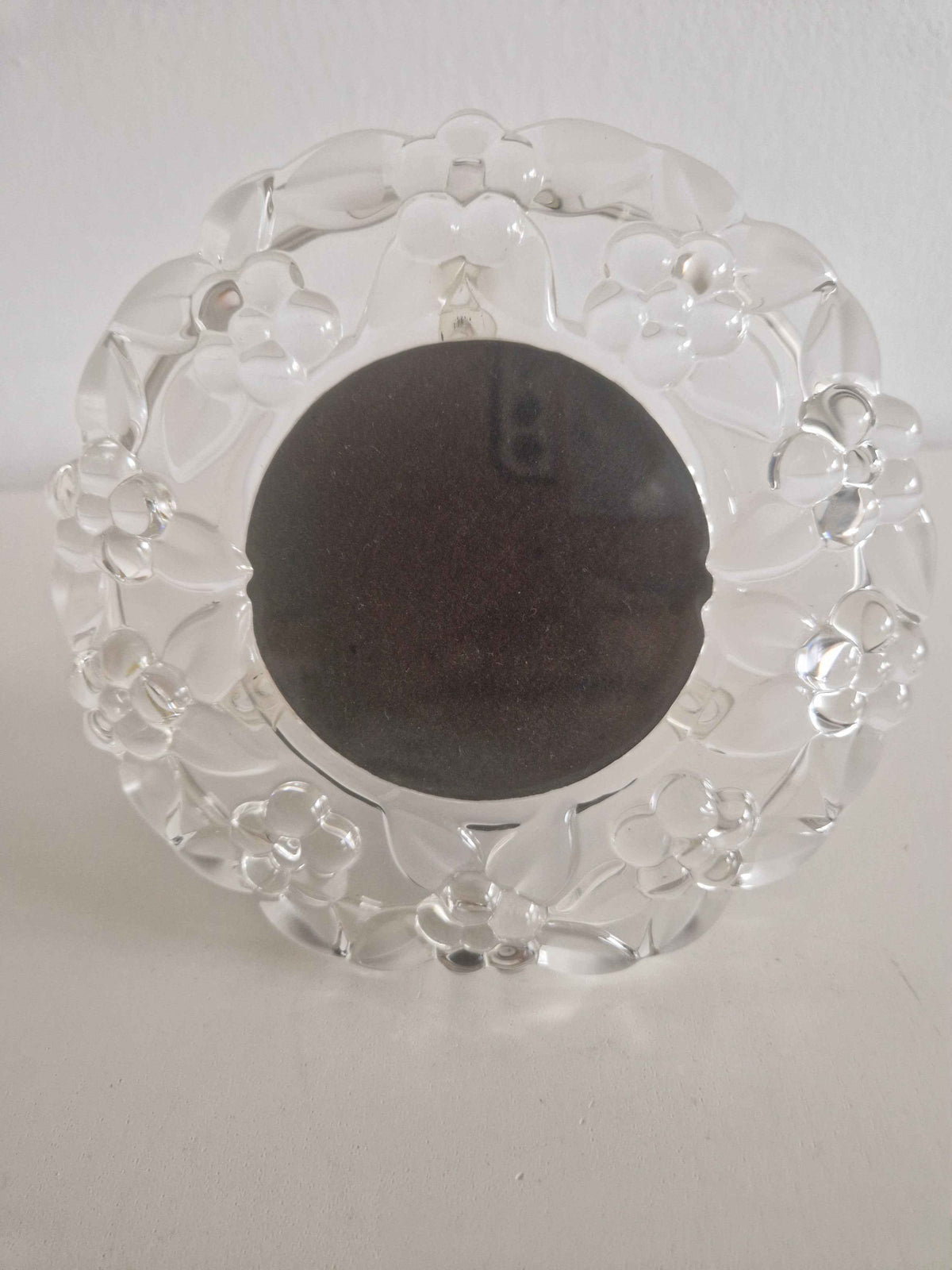 Vintage Glass Photo Frame - Enchanting Floral Decorative Frame for Your Cherished Memories