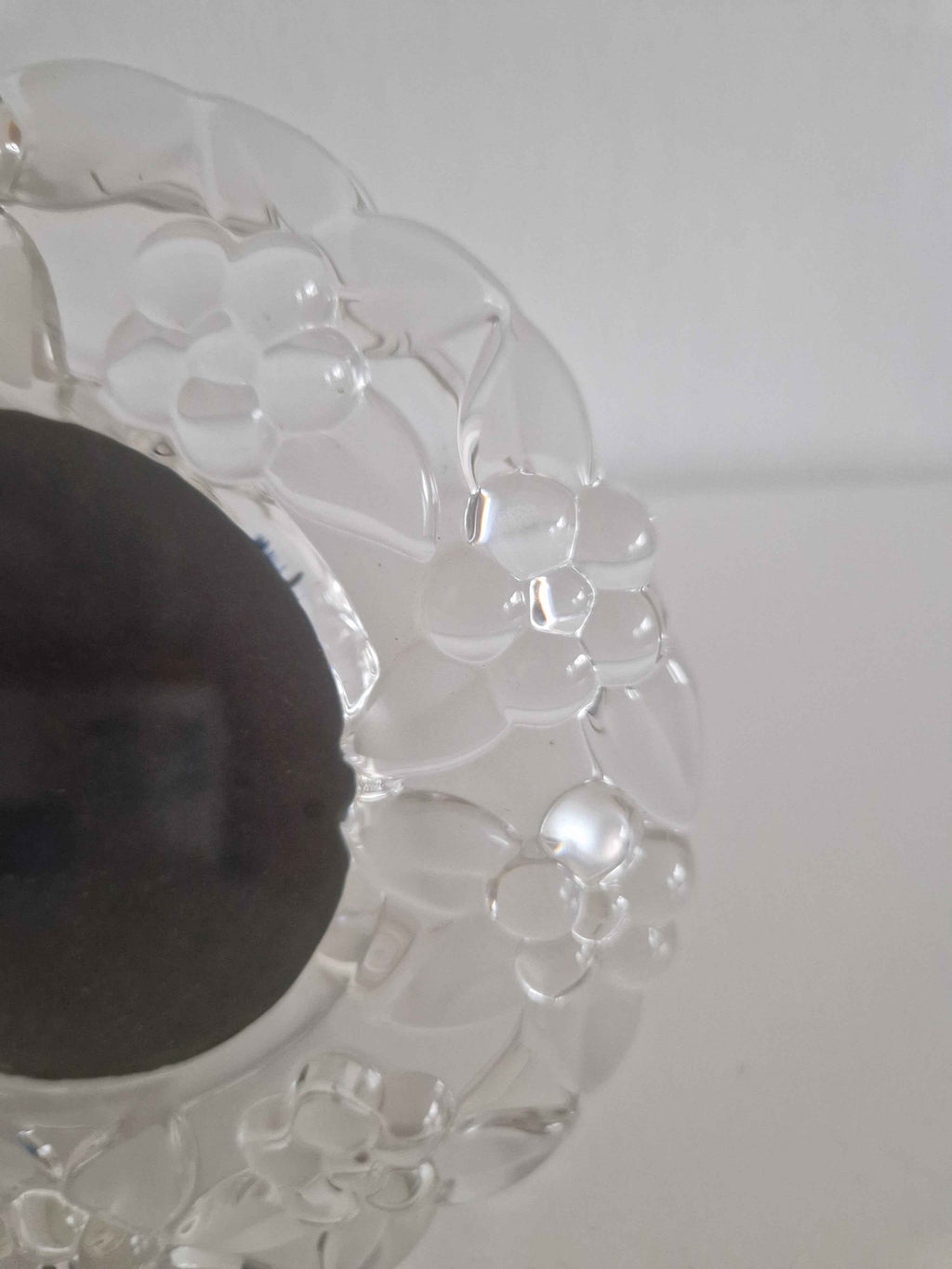 Vintage Glass Photo Frame - Enchanting Floral Decorative Frame for Your Cherished Memories