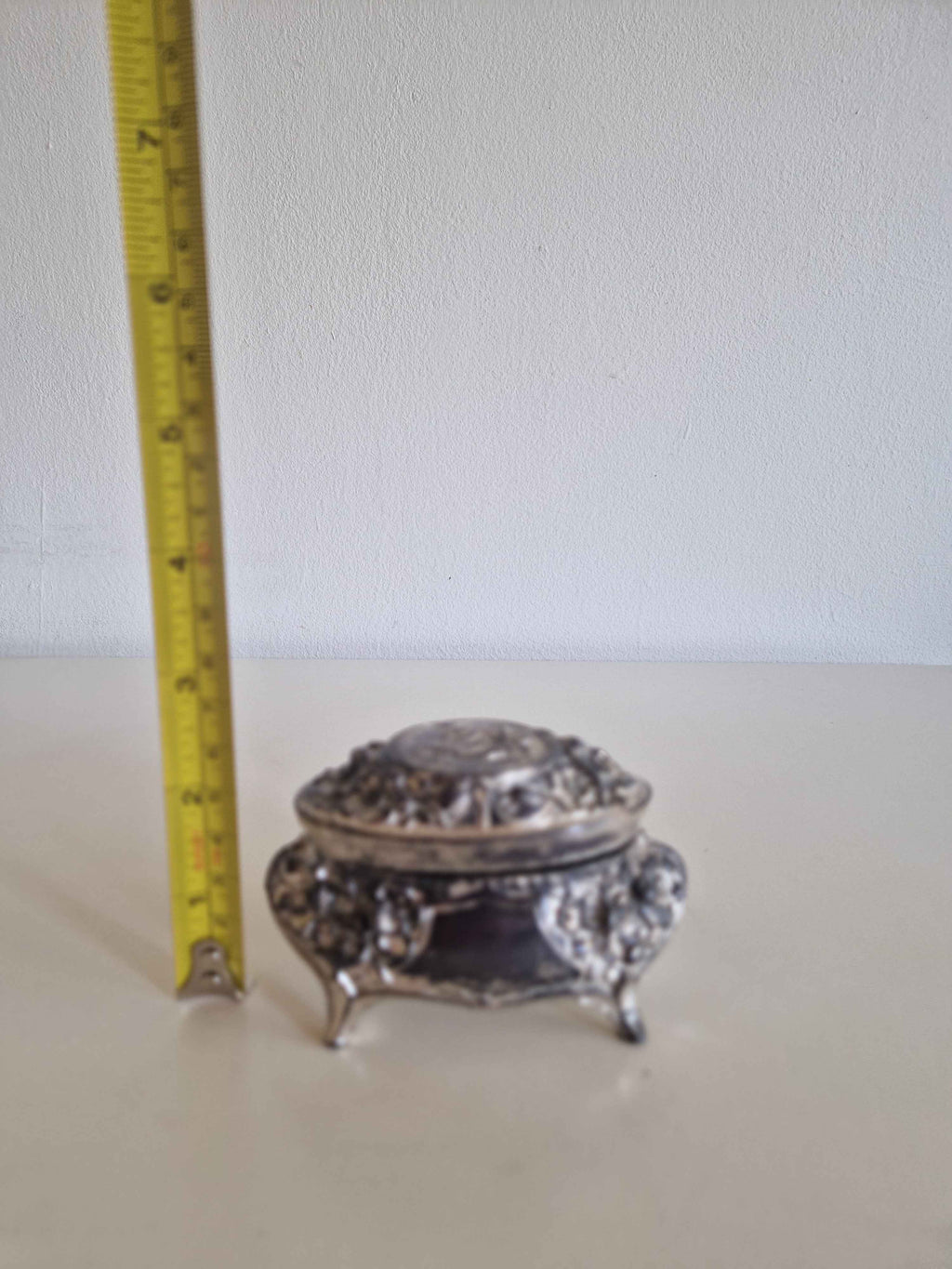 Antique Victorian Trinket Box: A Timeless Floral Treasure for Your Home