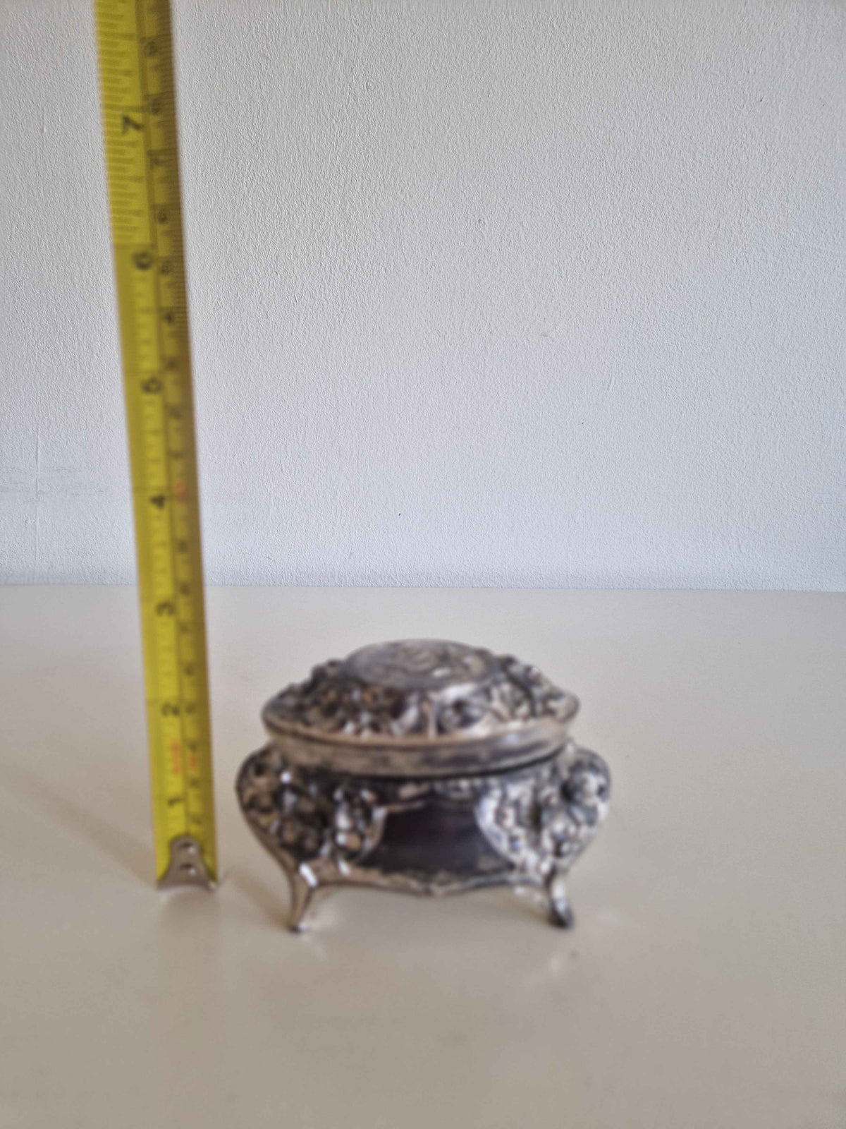 Antique Victorian Trinket Box: A Timeless Floral Treasure for Your Home